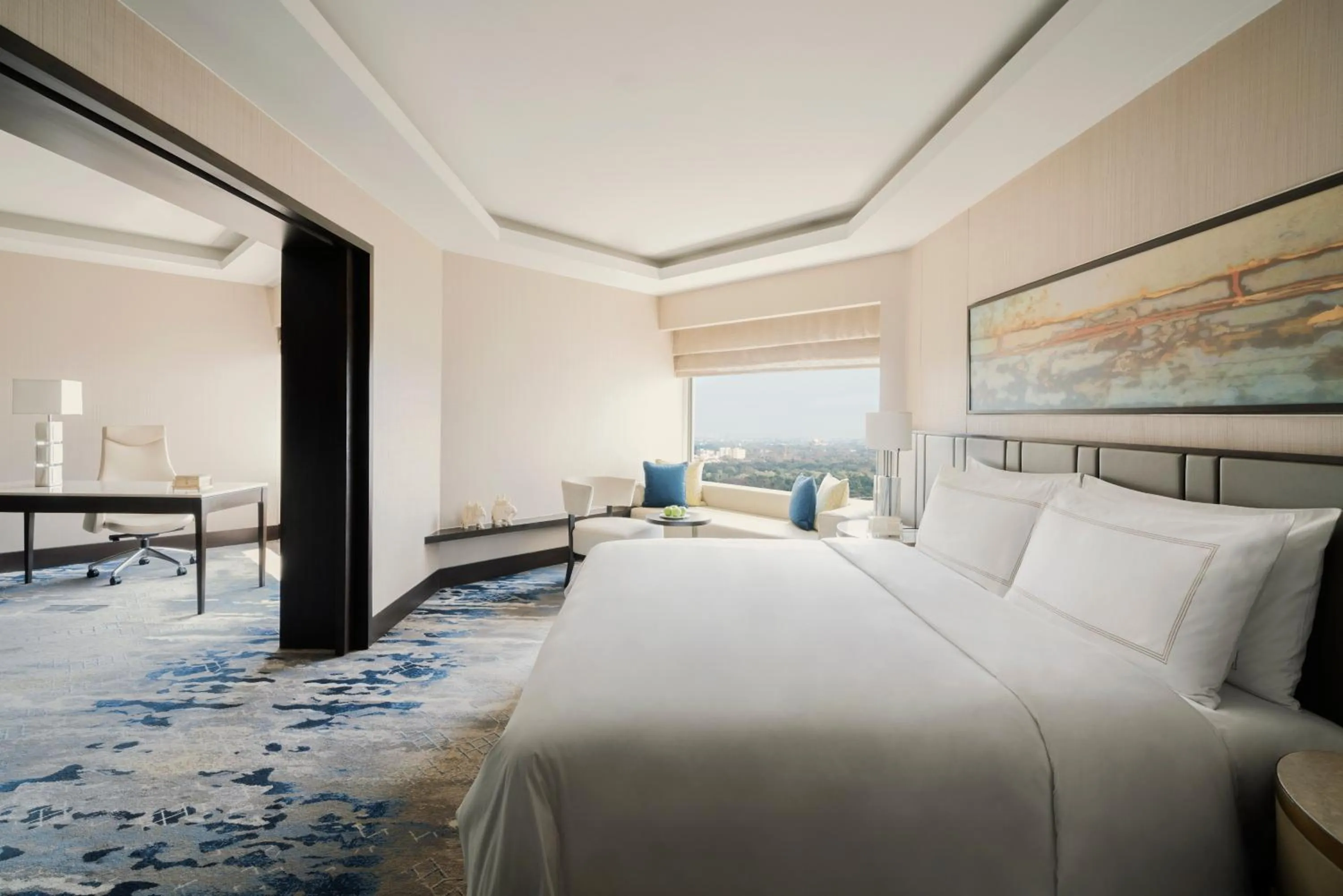City view, Bed in Shangri-La Eros New Delhi