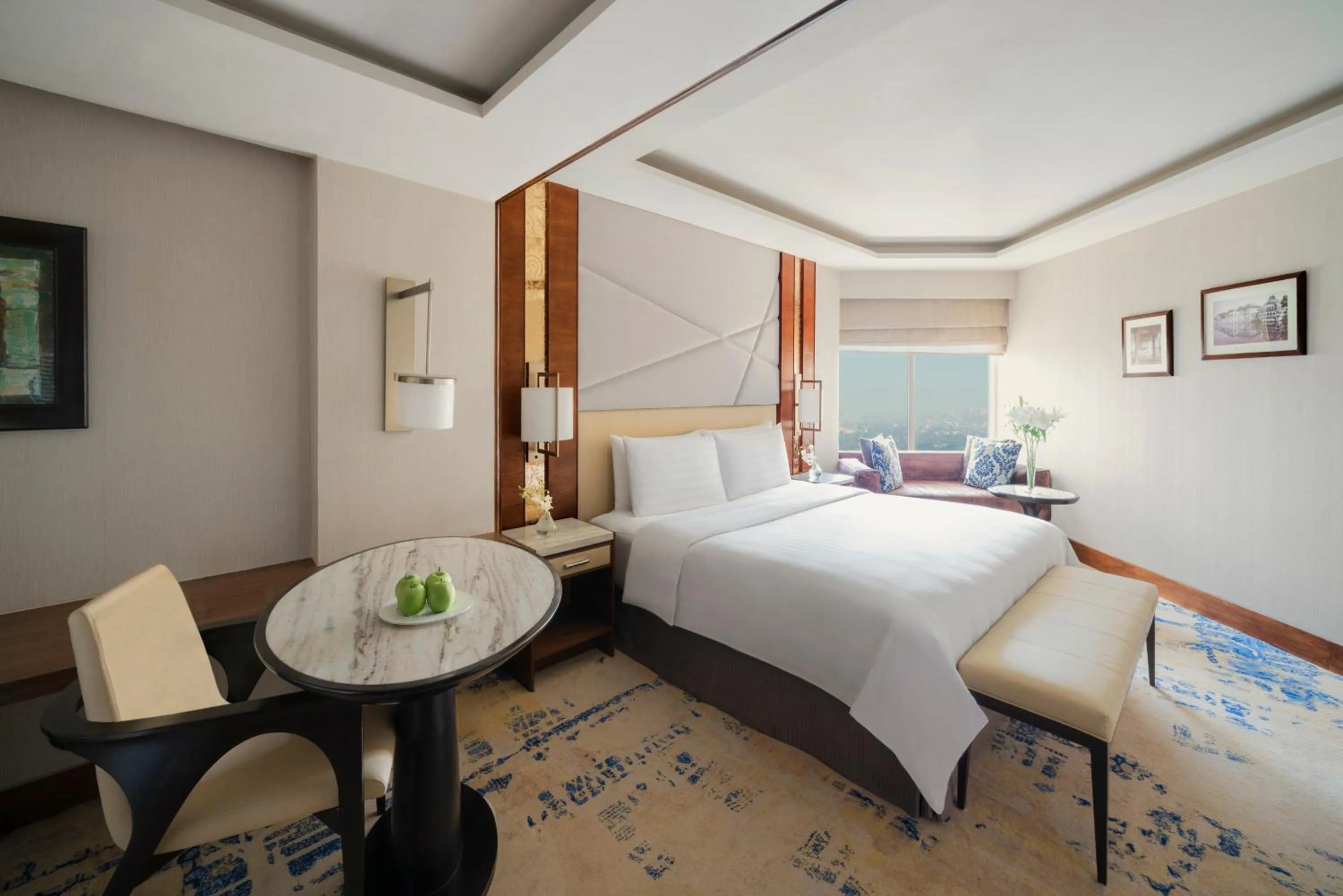 Photo of the whole room, Bed in Shangri-La Eros New Delhi