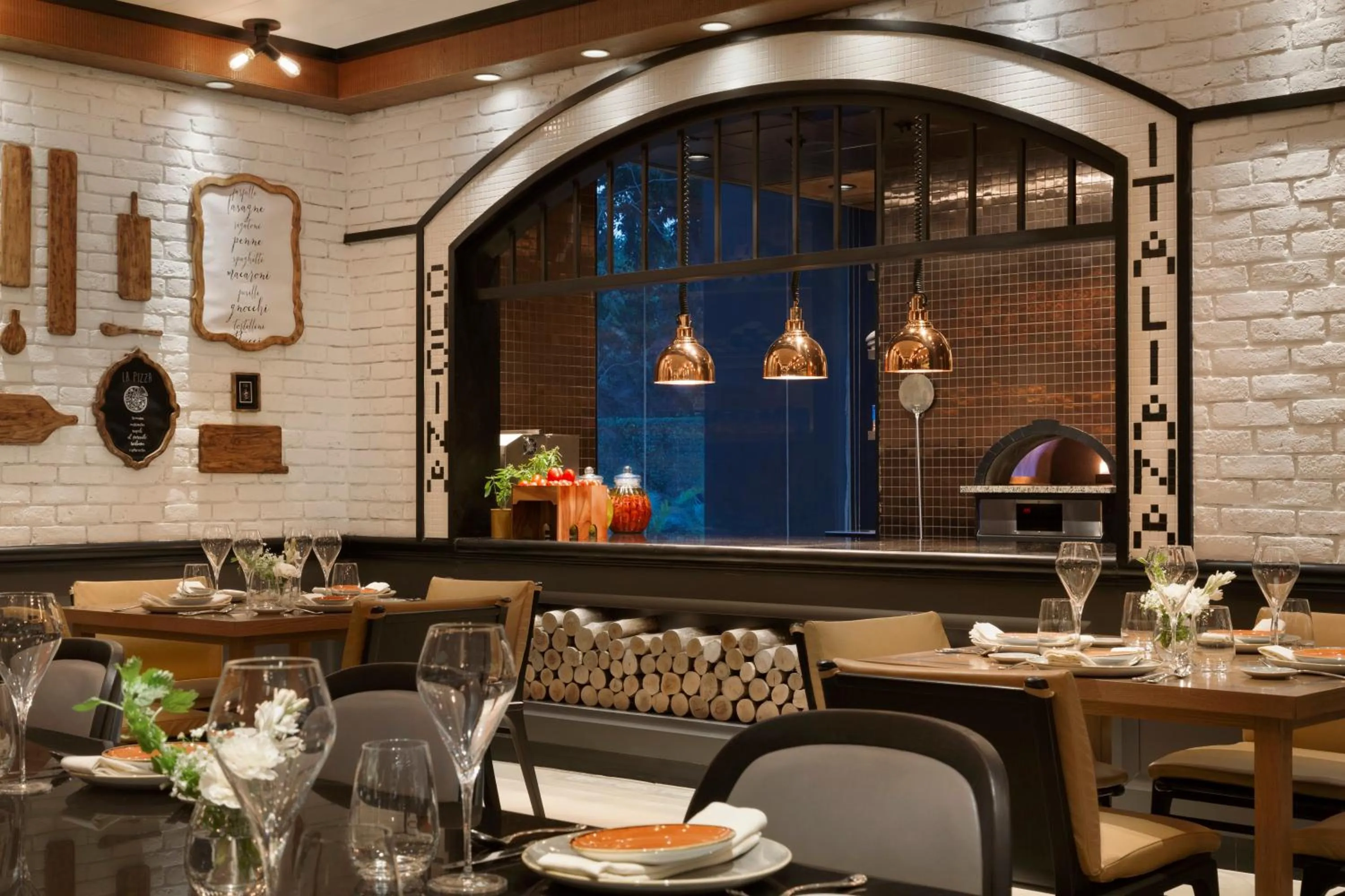 Restaurant/places to eat in Shangri-La Eros New Delhi