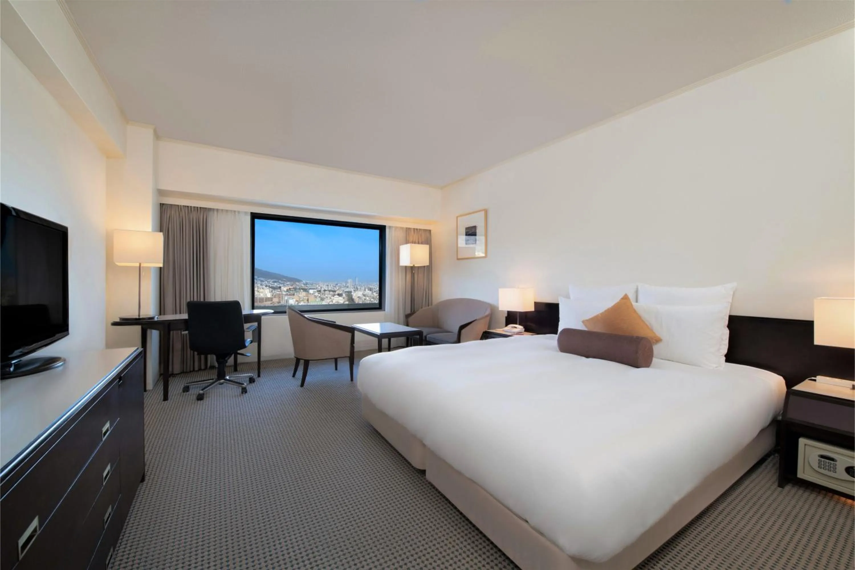 Photo of the whole room, Bed in ANA Crowne Plaza Kobe by IHG