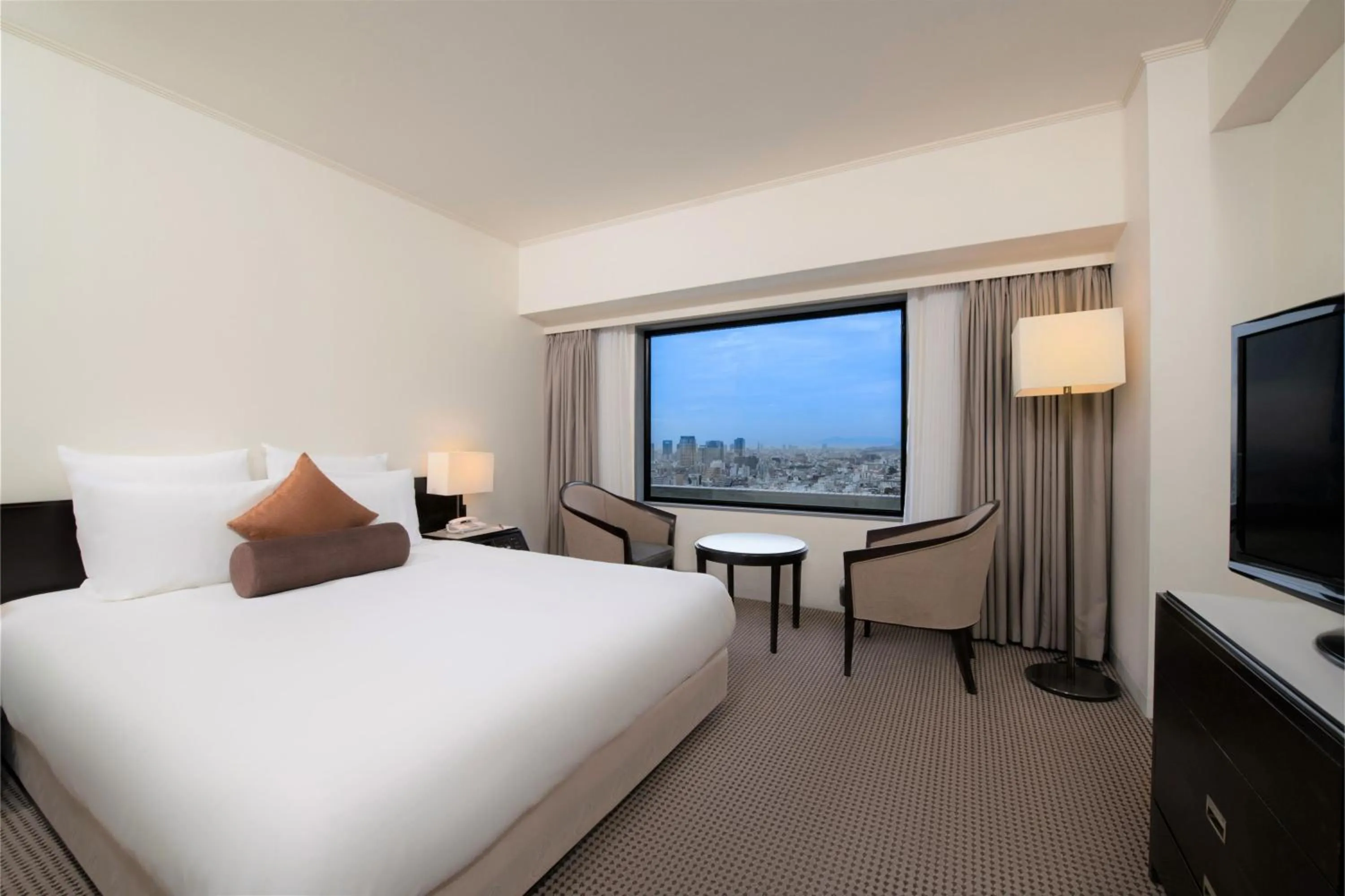 Photo of the whole room, Bed in ANA Crowne Plaza Kobe by IHG