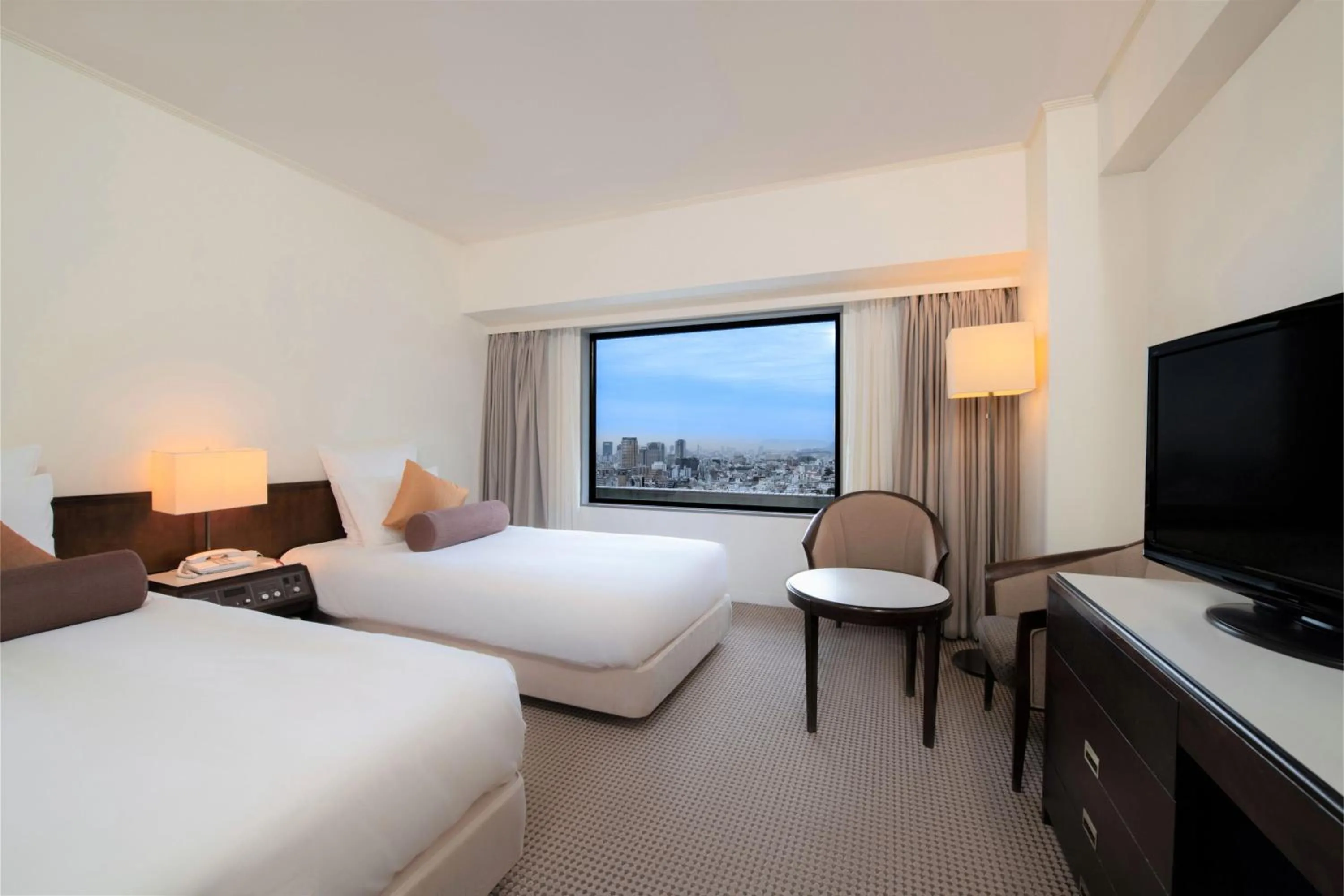Photo of the whole room, Bed in ANA Crowne Plaza Kobe by IHG