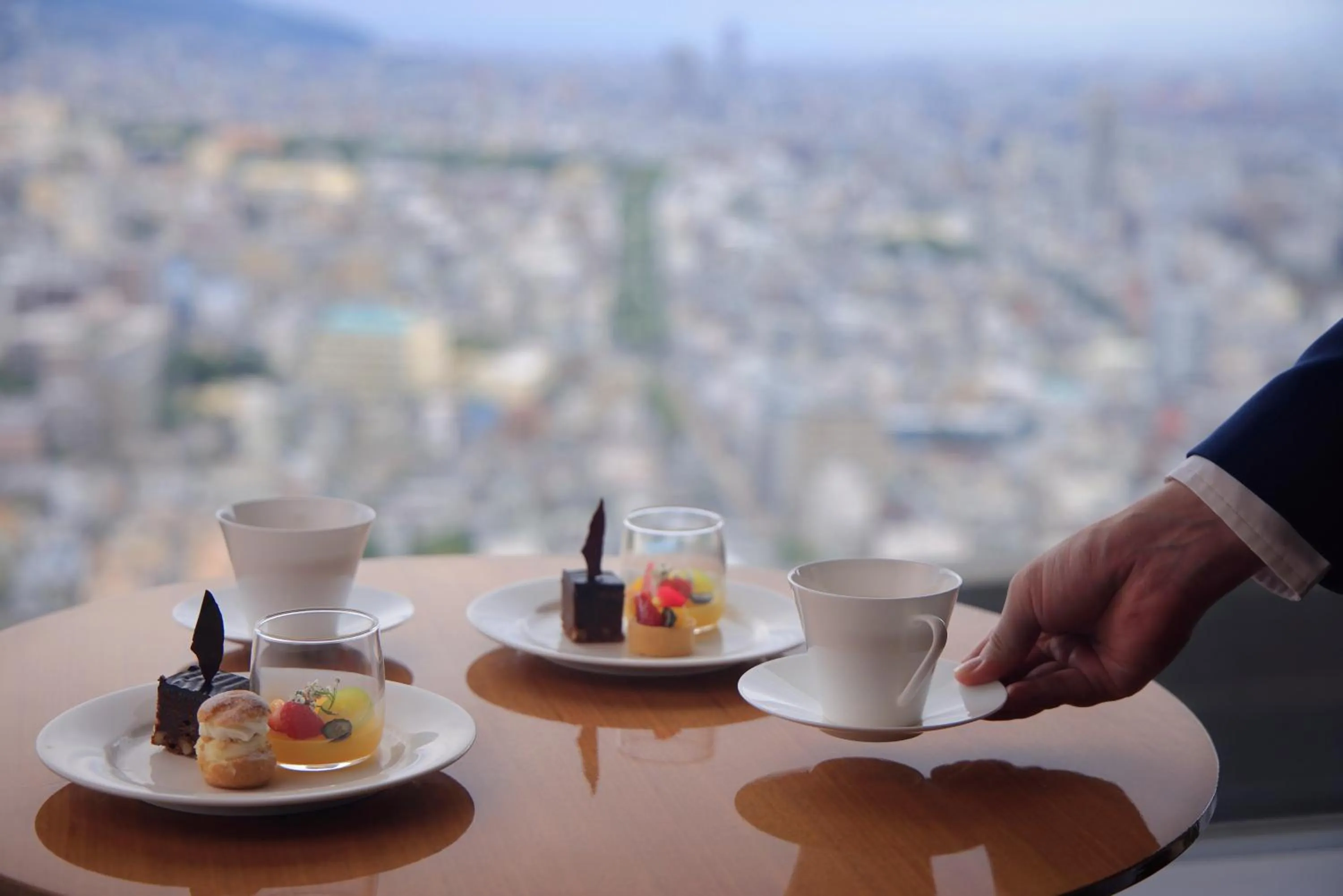 Lounge or bar in ANA Crowne Plaza Kobe by IHG