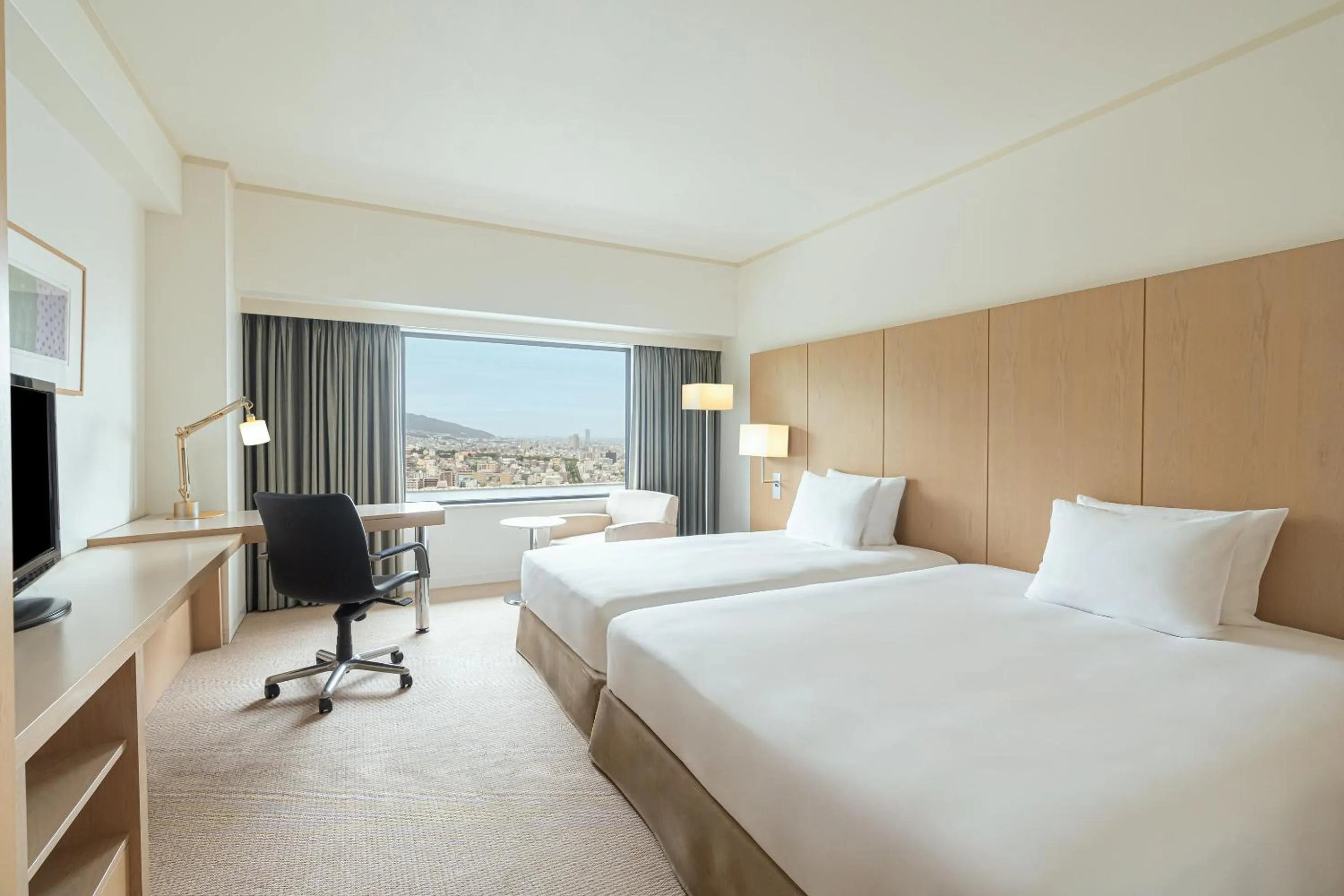 Photo of the whole room, Bed in ANA Crowne Plaza Kobe by IHG