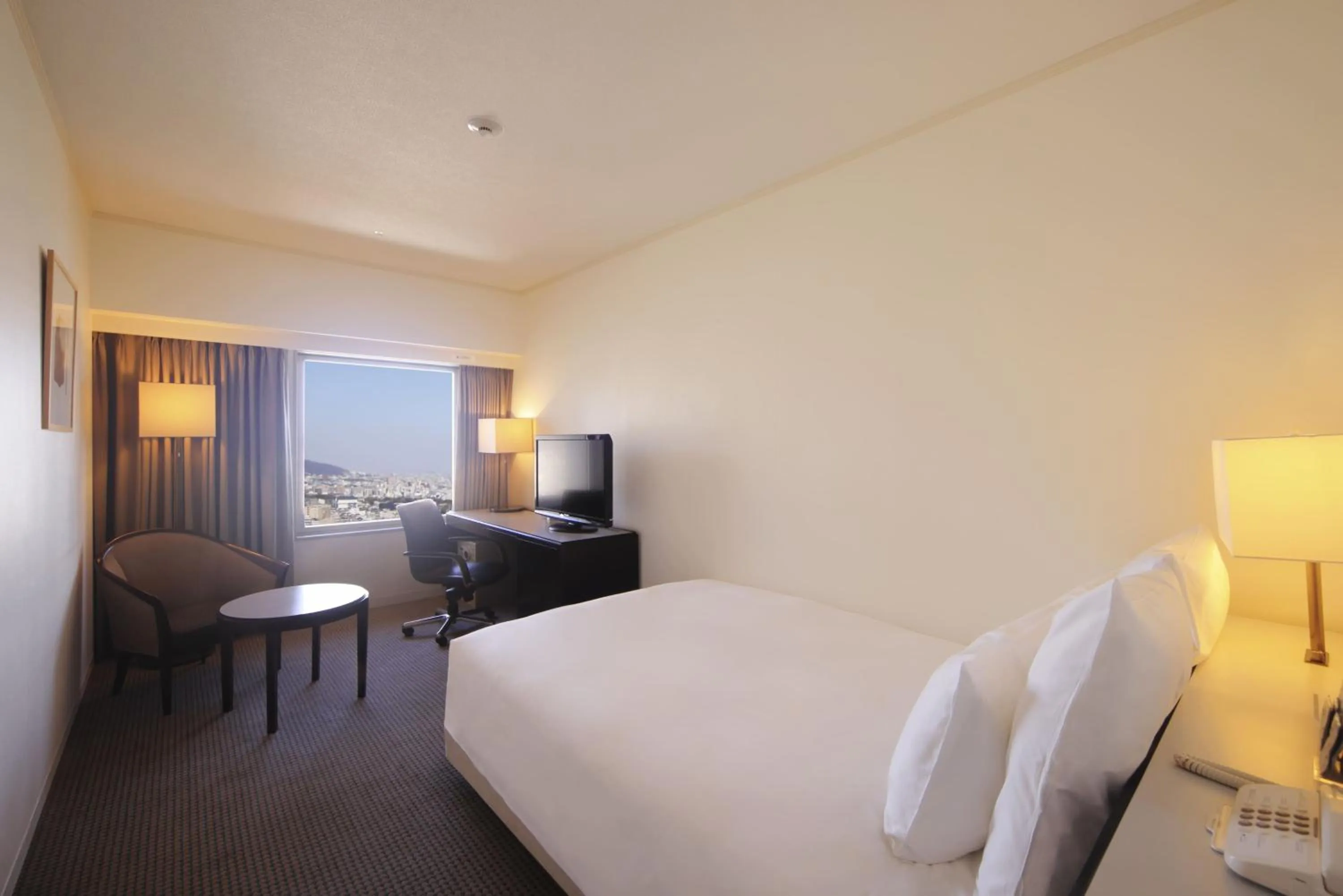 Photo of the whole room, Bed in ANA Crowne Plaza Kobe by IHG