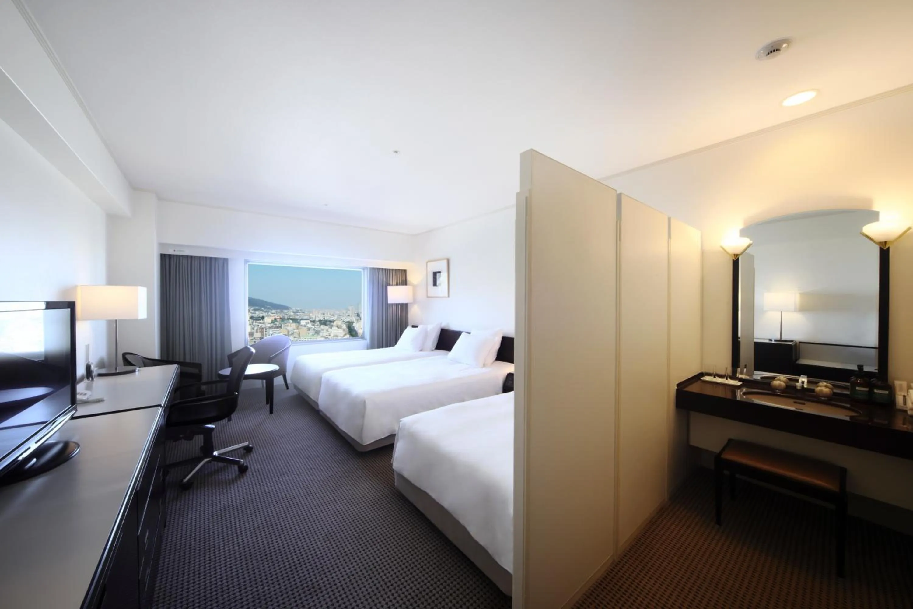 City view, Bed in ANA Crowne Plaza Kobe by IHG