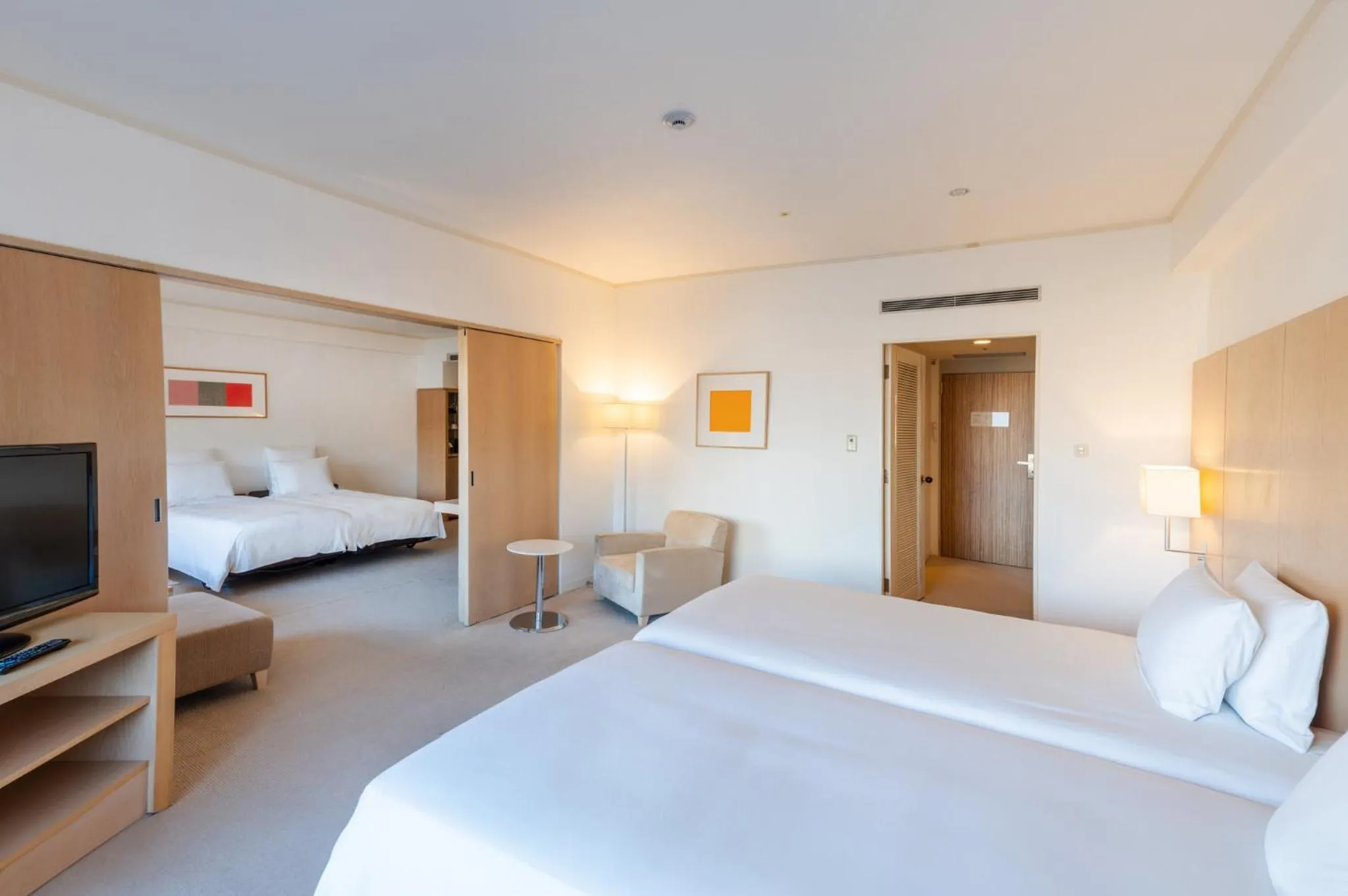 Photo of the whole room, Bed in ANA Crowne Plaza Kobe by IHG