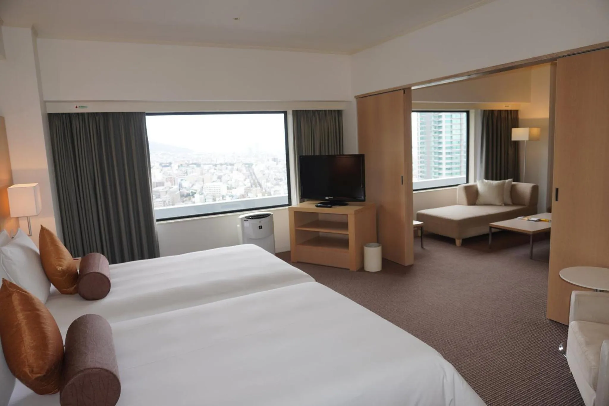 Photo of the whole room, Bed in ANA Crowne Plaza Kobe by IHG
