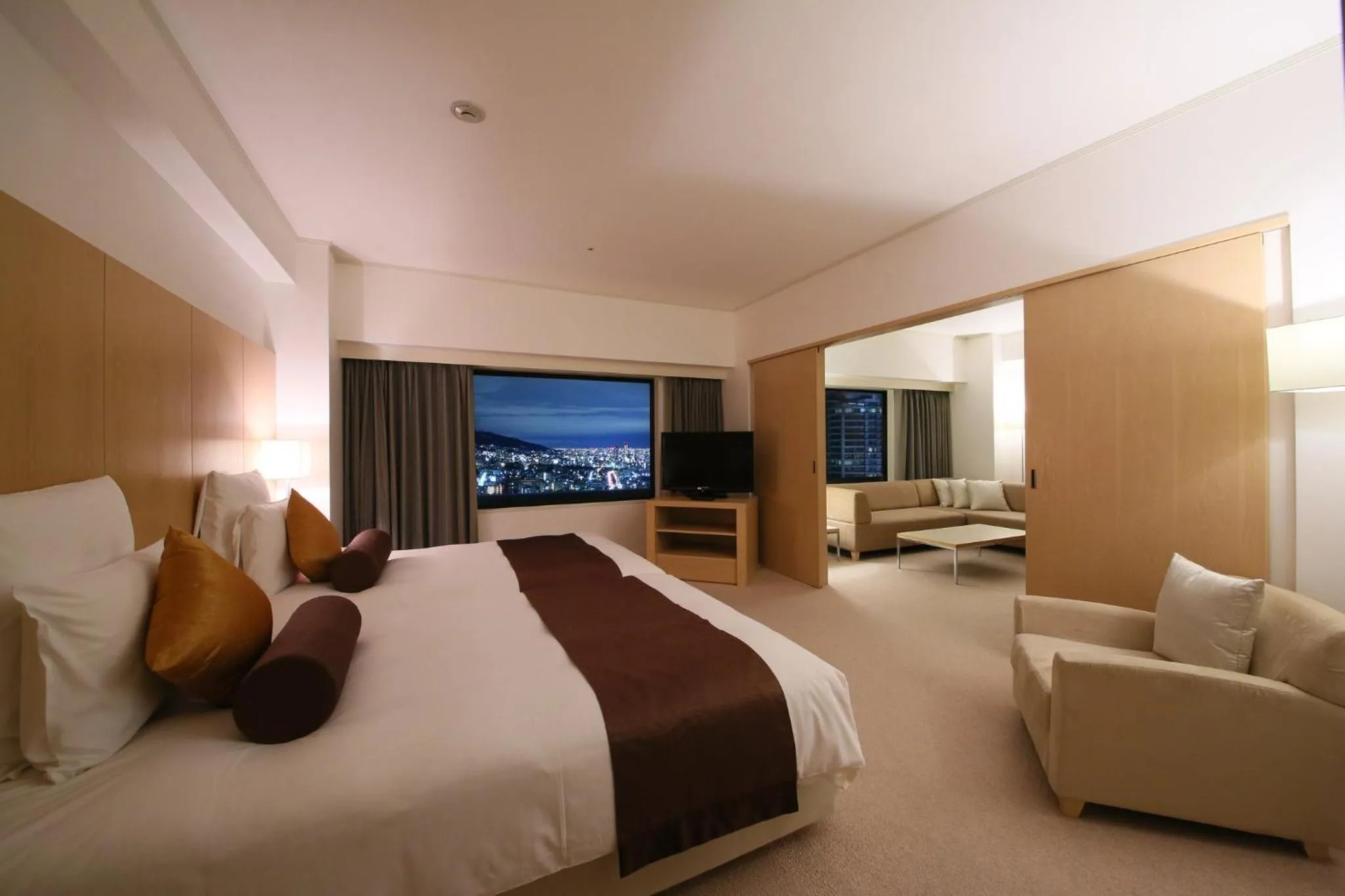 Photo of the whole room, Bed in ANA Crowne Plaza Kobe by IHG