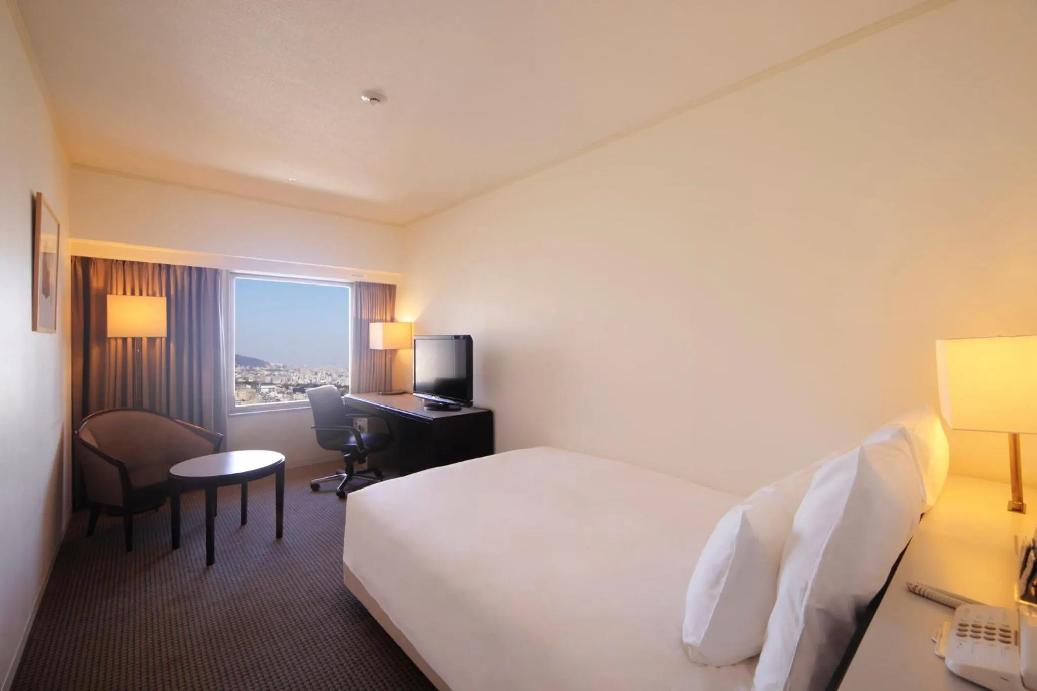 Photo of the whole room, Bed in ANA Crowne Plaza Kobe by IHG