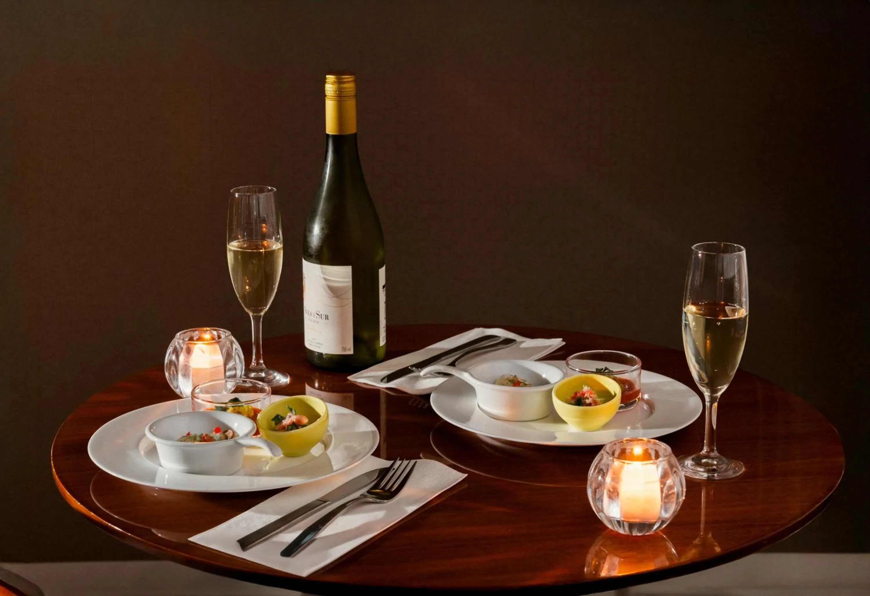 Lounge or bar in ANA Crowne Plaza Kobe by IHG