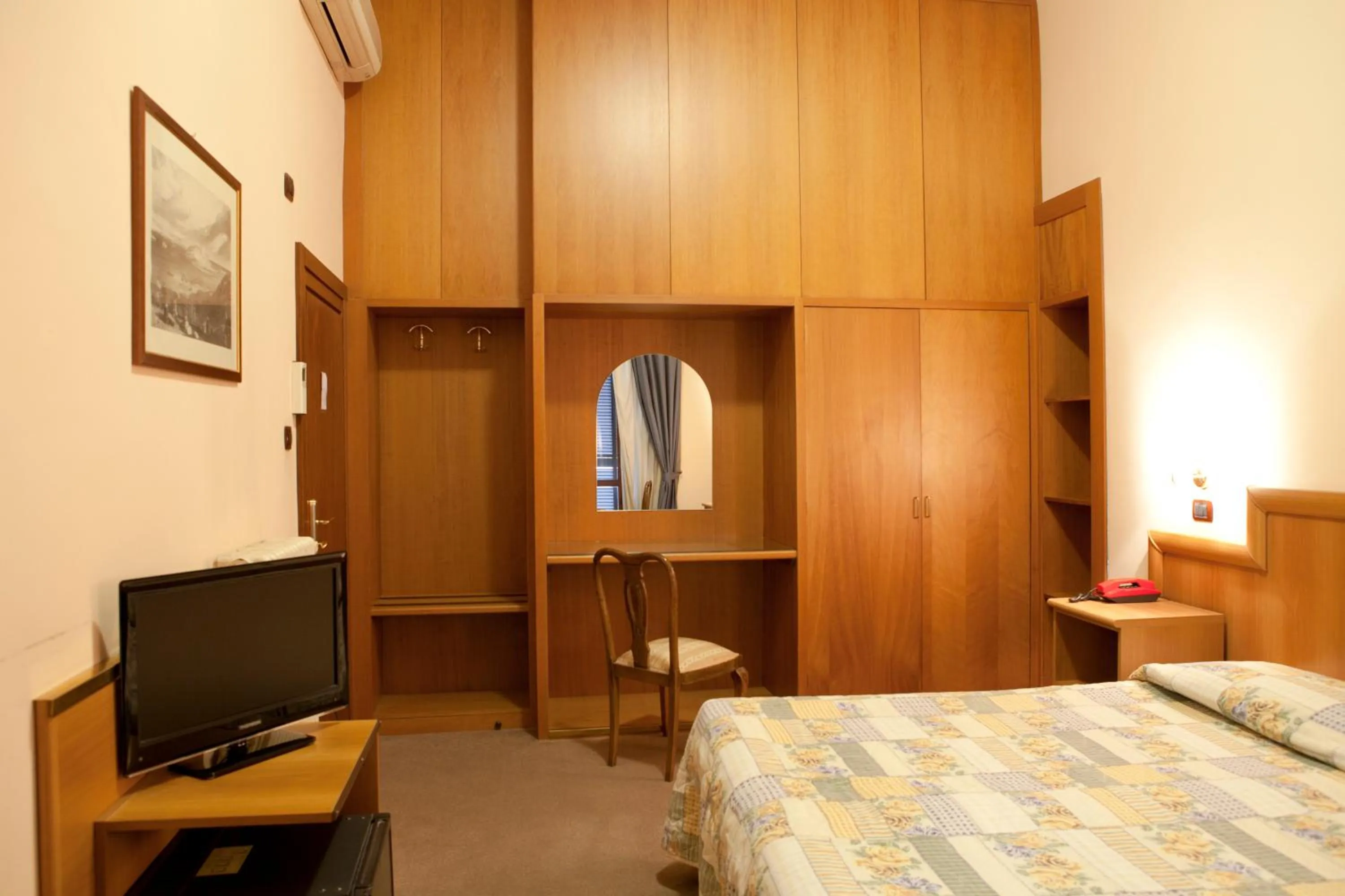 Bedroom, Bed in Hotel Porziuncola