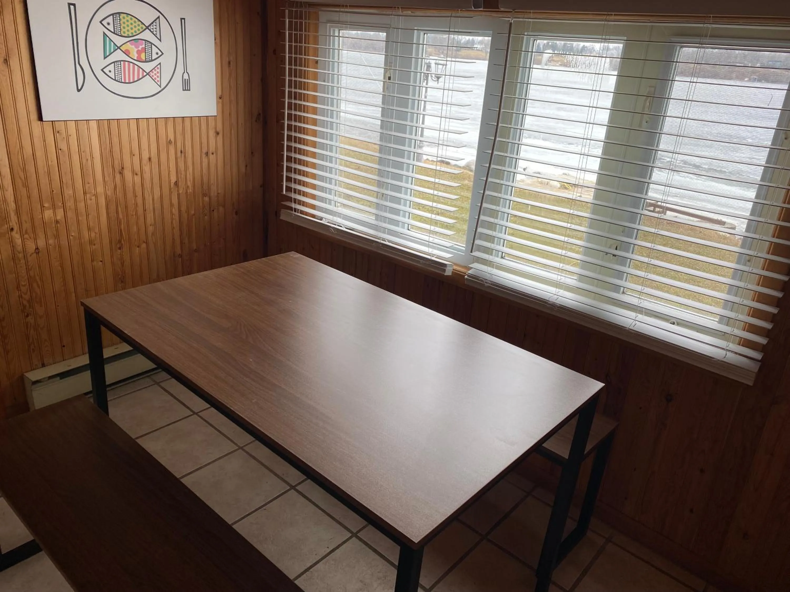 Dining area in Merland Park Cottages and Motel