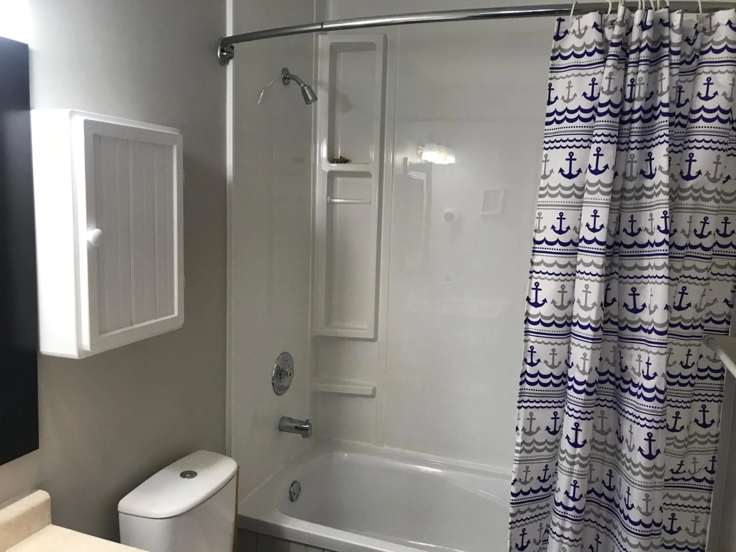 Shower in Merland Park Cottages and Motel