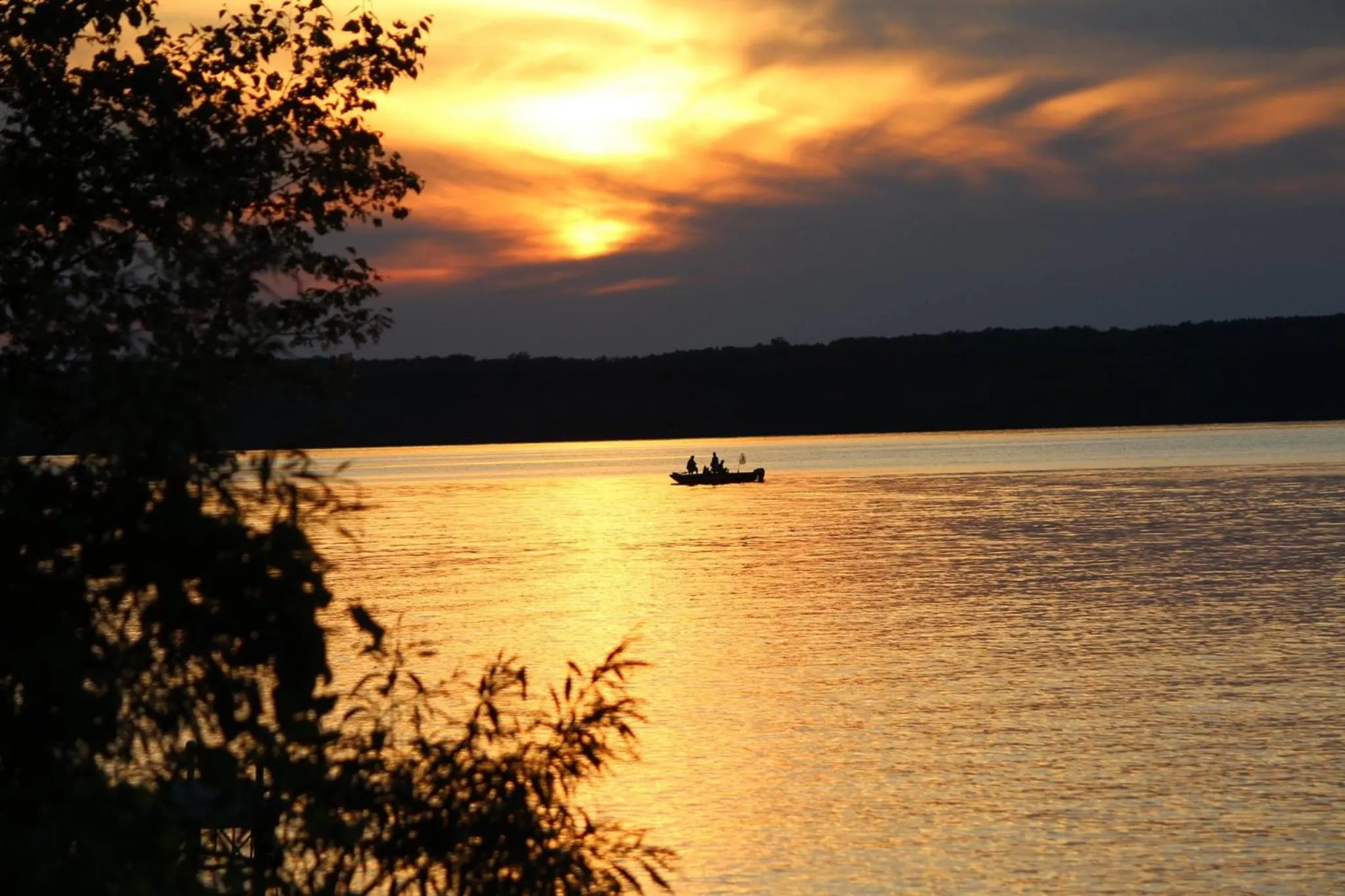 Lake view in Merland Park Cottages and Motel