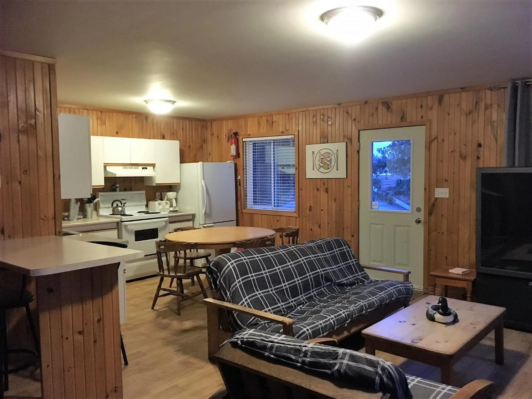 Kitchen or kitchenette in Merland Park Cottages and Motel