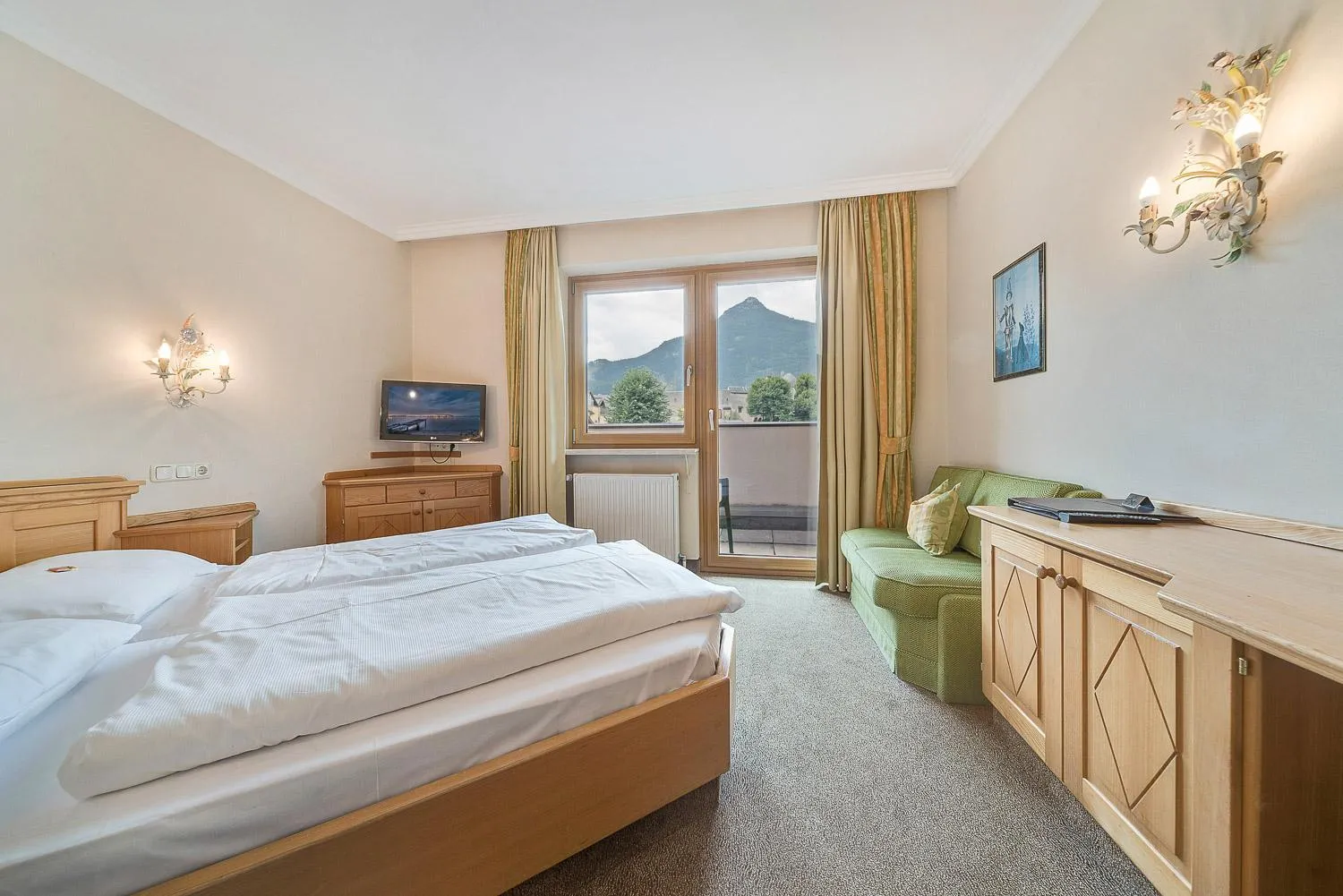 Photo of the whole room, Bed in Gasthof Hotel Hauslwirt