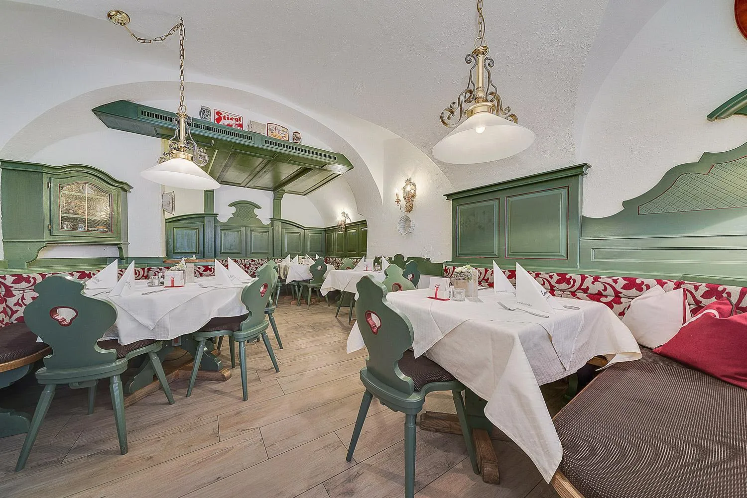 Restaurant/places to eat in Gasthof Hotel Hauslwirt