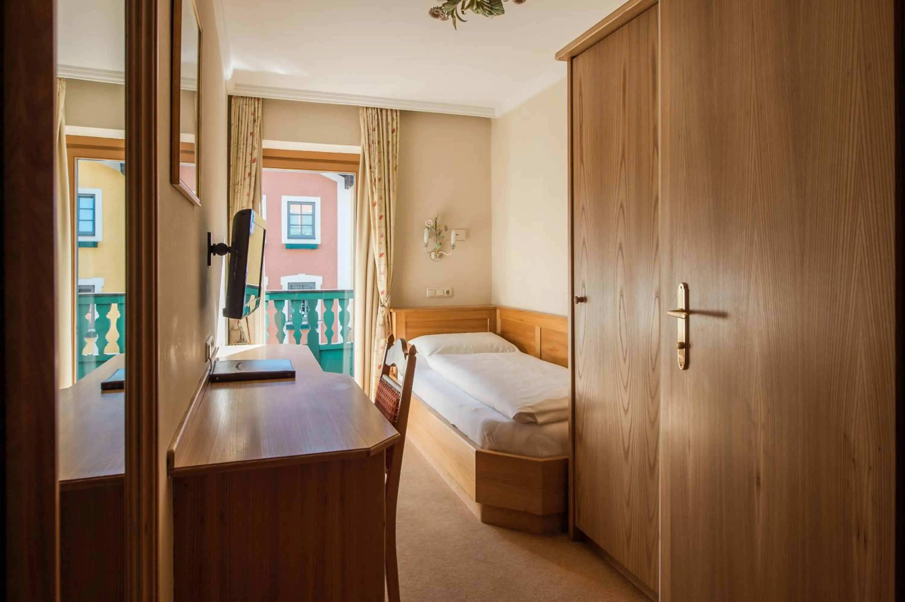 Photo of the whole room, Bed in Gasthof Hotel Hauslwirt