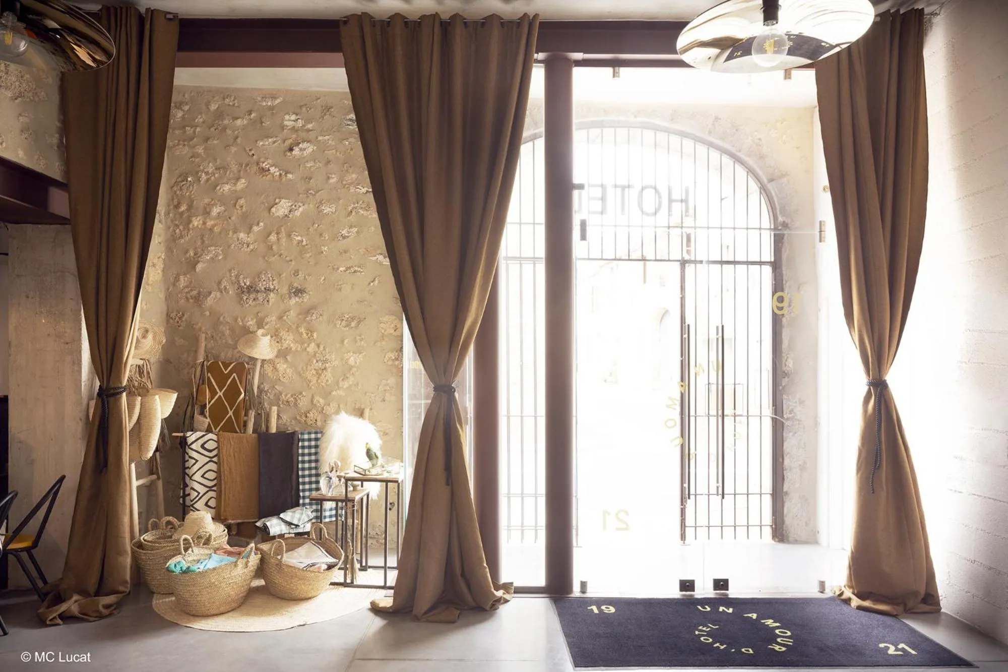 Lobby or reception, Bed in Le 19-21 - Un amour d'hotel