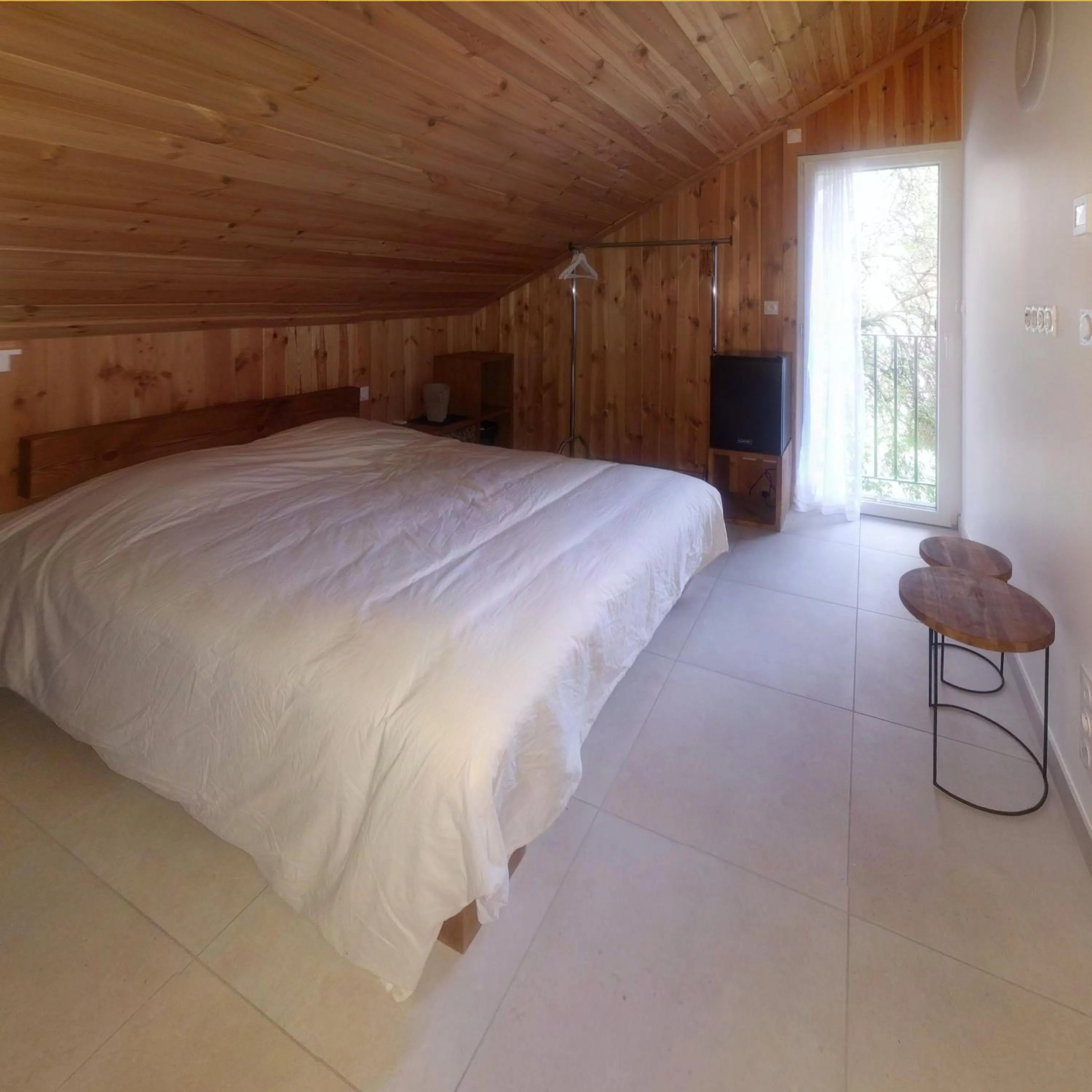 Bedroom, Bed in Chalet Les Cols - Chambres avec terrasse & jardin - proche de la nouvelle gare