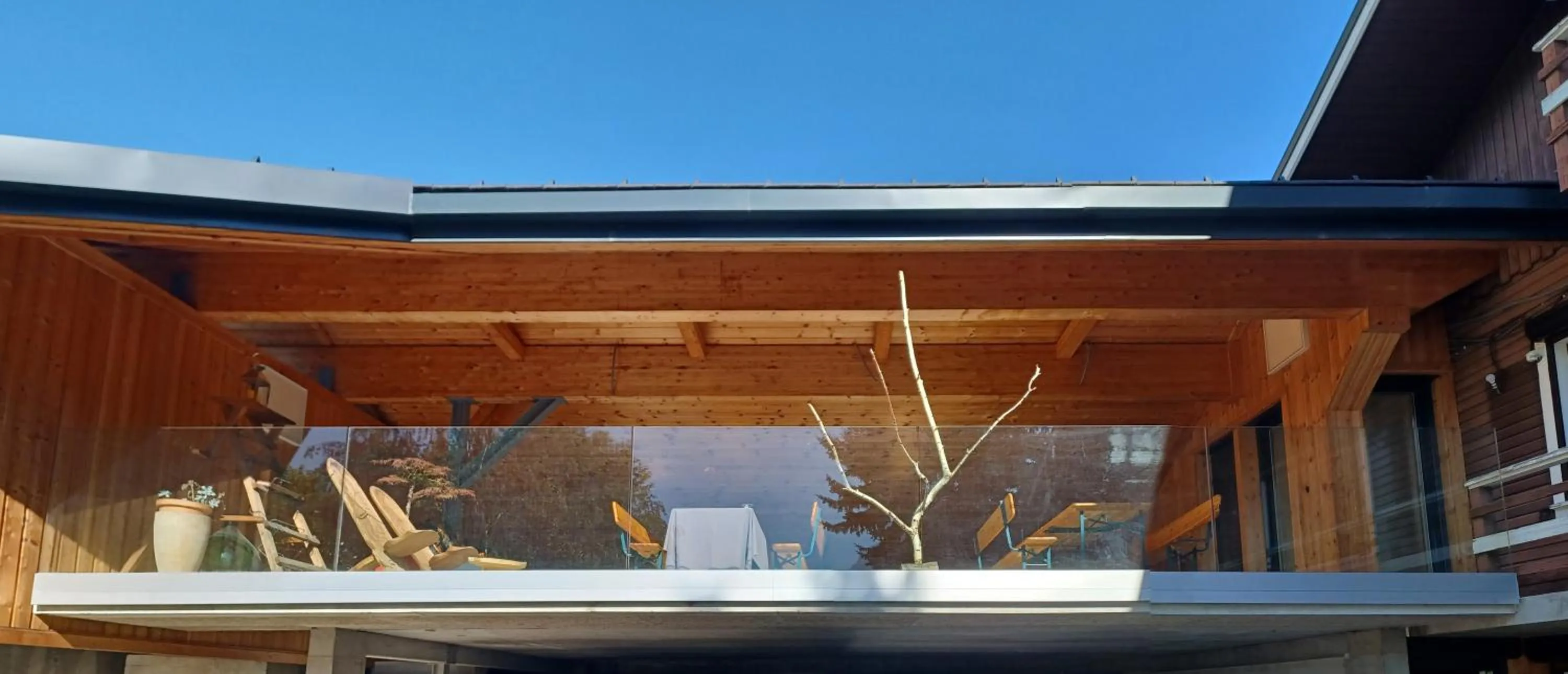 Patio in Chalet Les Cols - Chambres avec terrasse & jardin - proche de la nouvelle gare