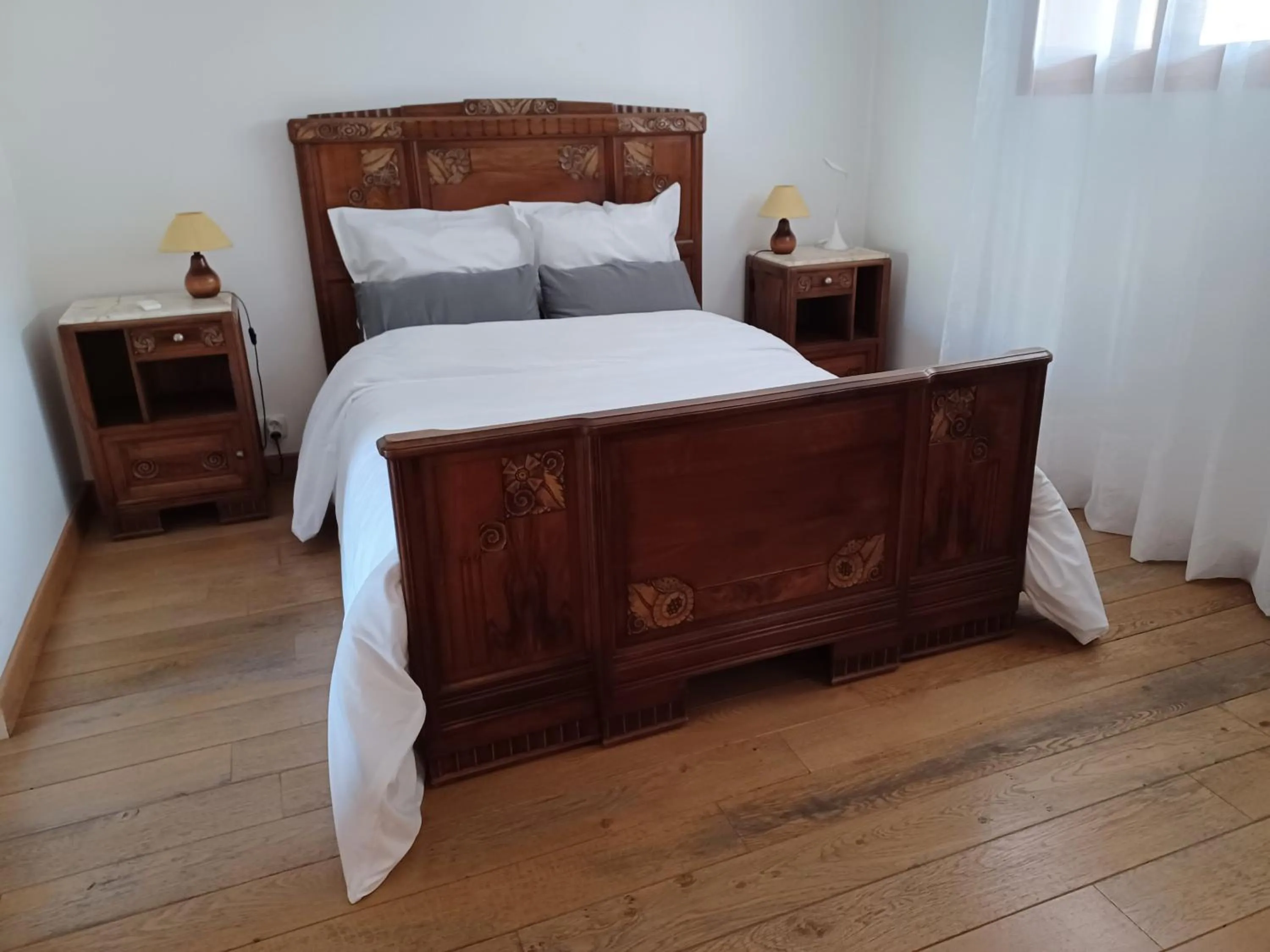 Bedroom, Bed in Chalet Les Cols - Chambres avec terrasse & jardin - proche de la nouvelle gare