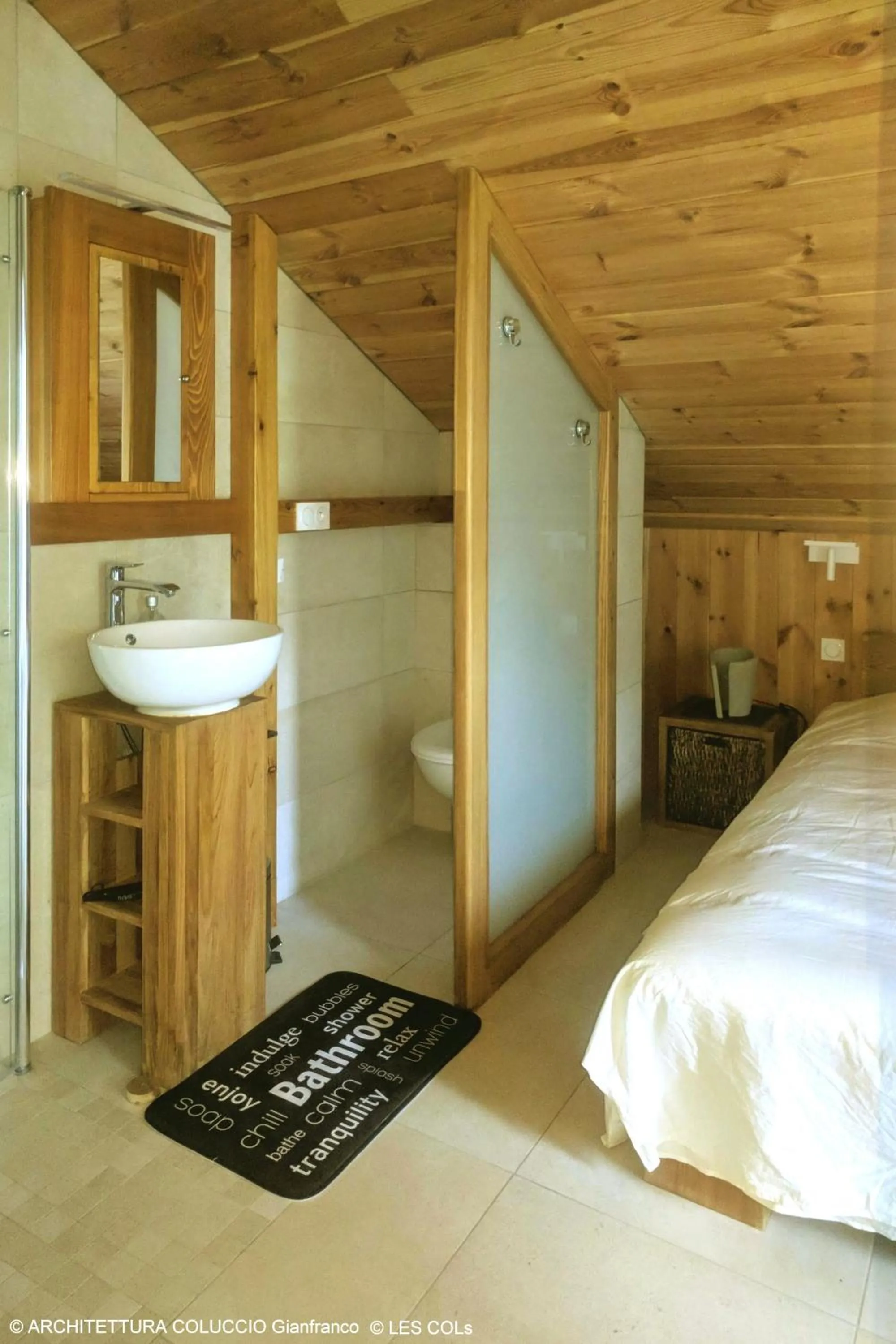 Bathroom, Bed in Chalet Les Cols - Chambres avec terrasse & jardin - proche de la nouvelle gare