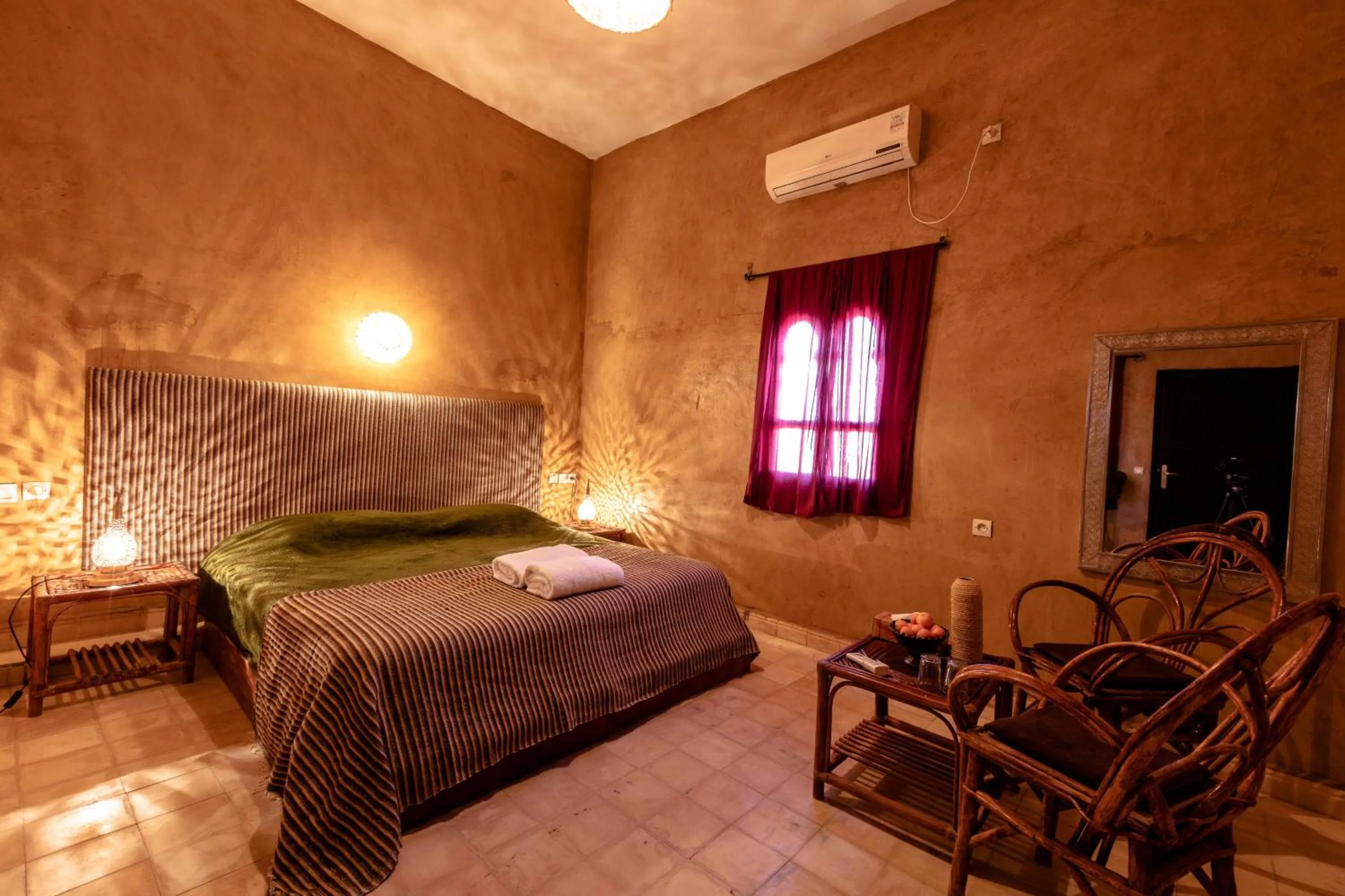 Living room, Bed in Hotel Kasbah Sahara Services - M'Hamid El Ghizlane
