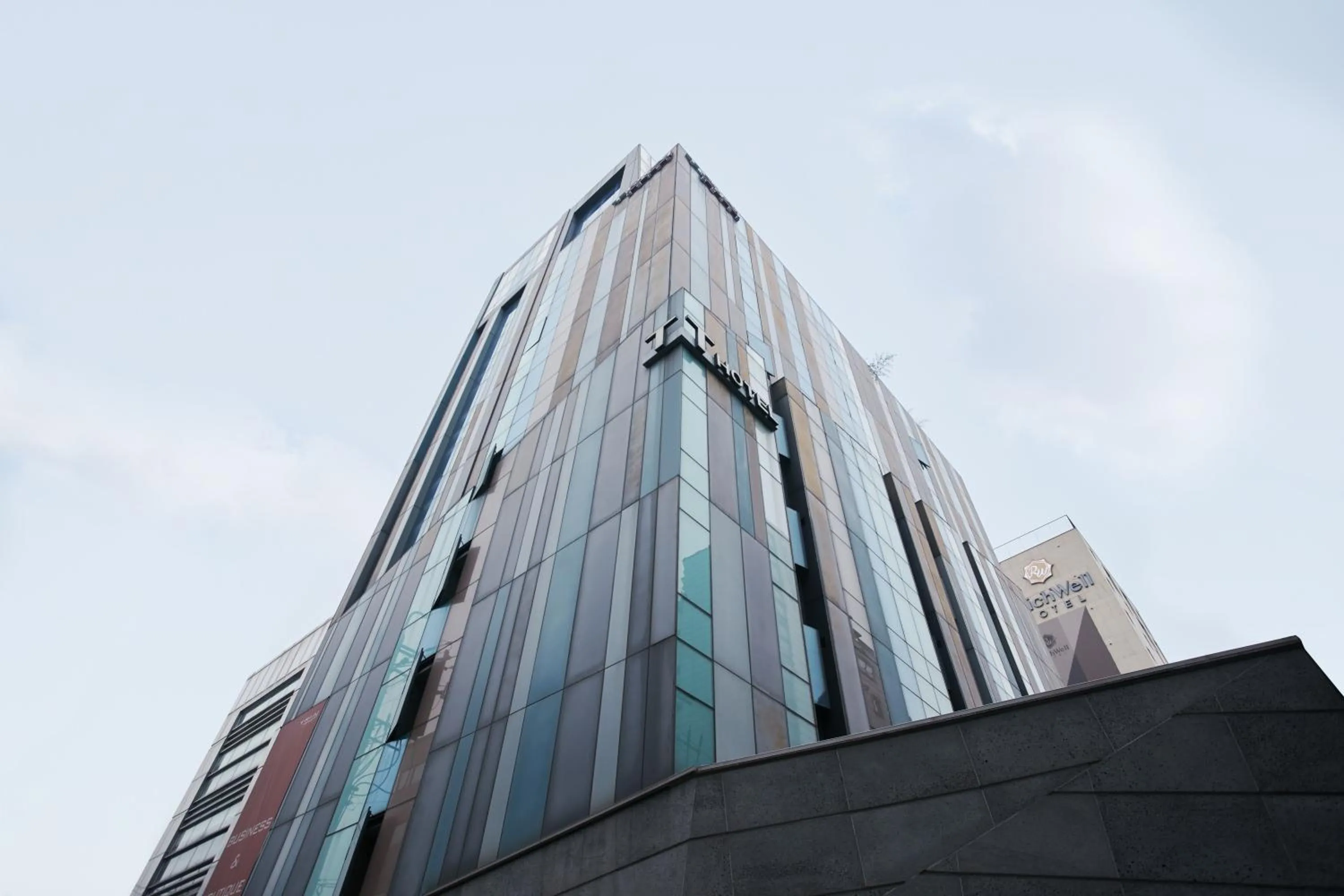 Property building in Tria Business & Boutique Hotel