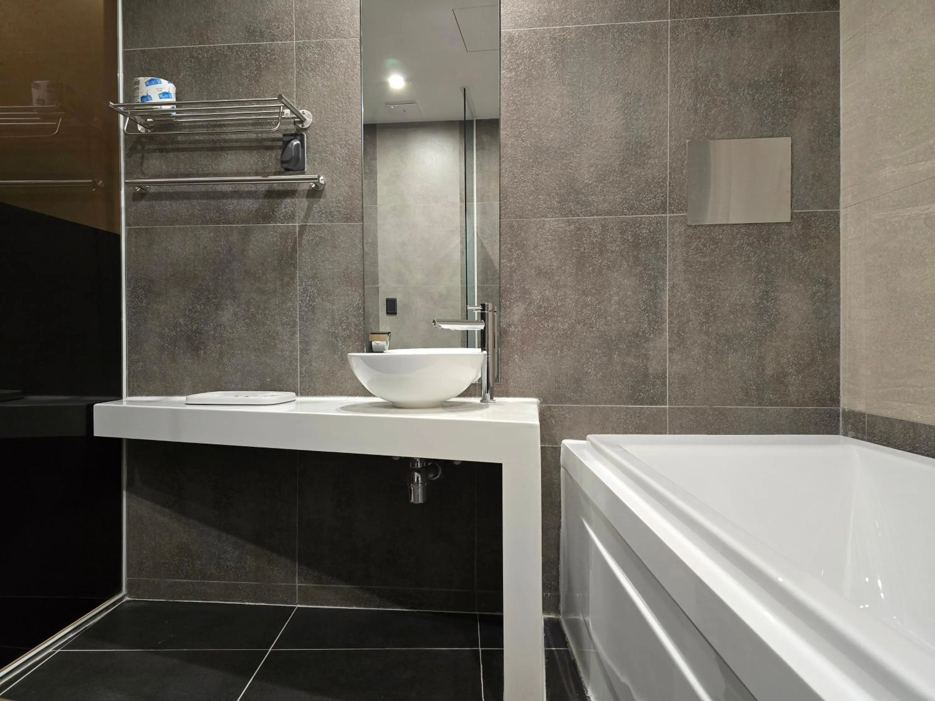 Tria Business & Boutique Hotel