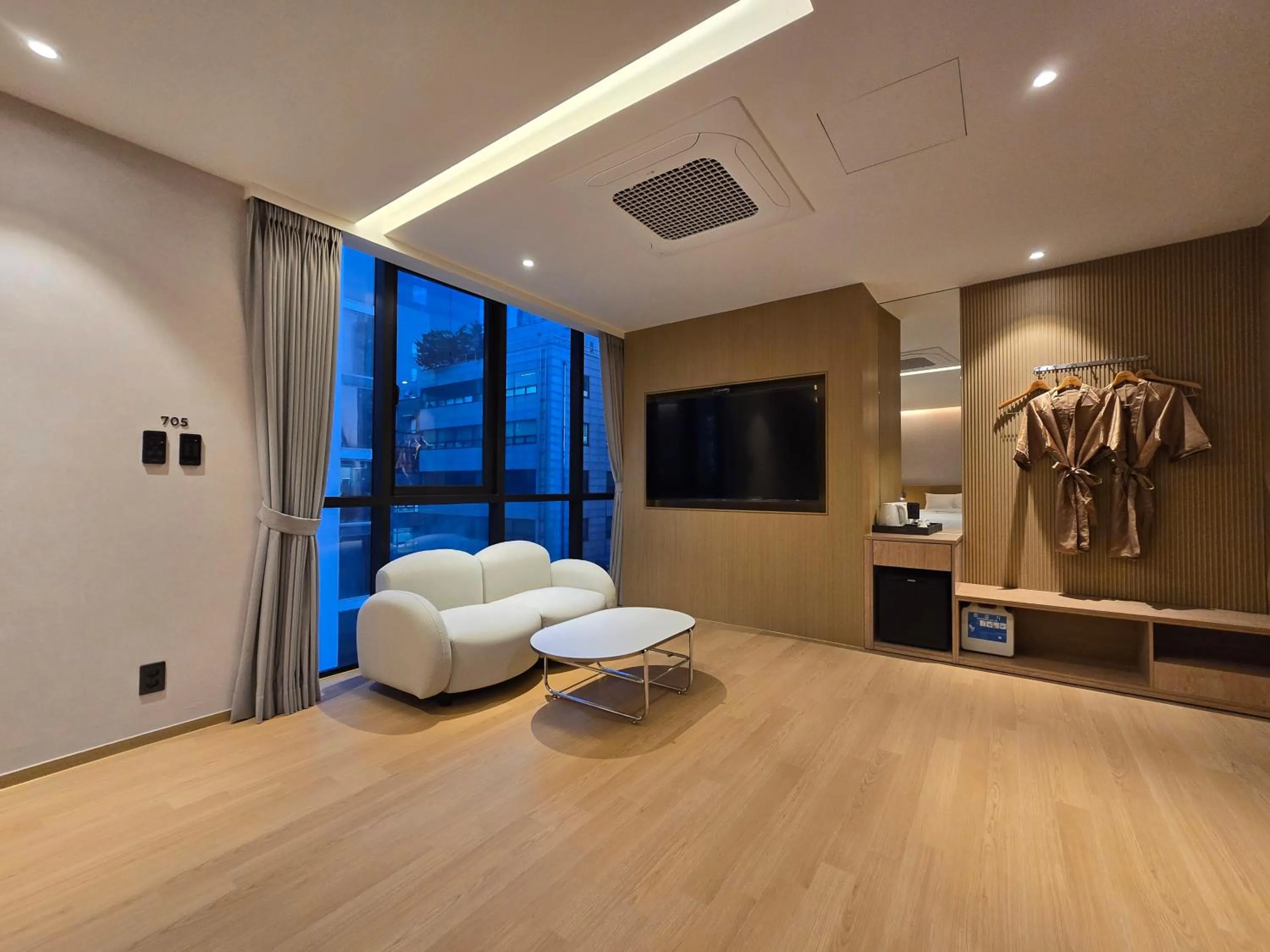 Tria Business & Boutique Hotel