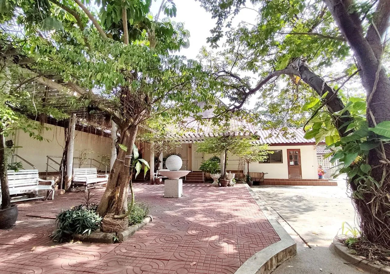 Patio in Jaroonwej Bangsaen