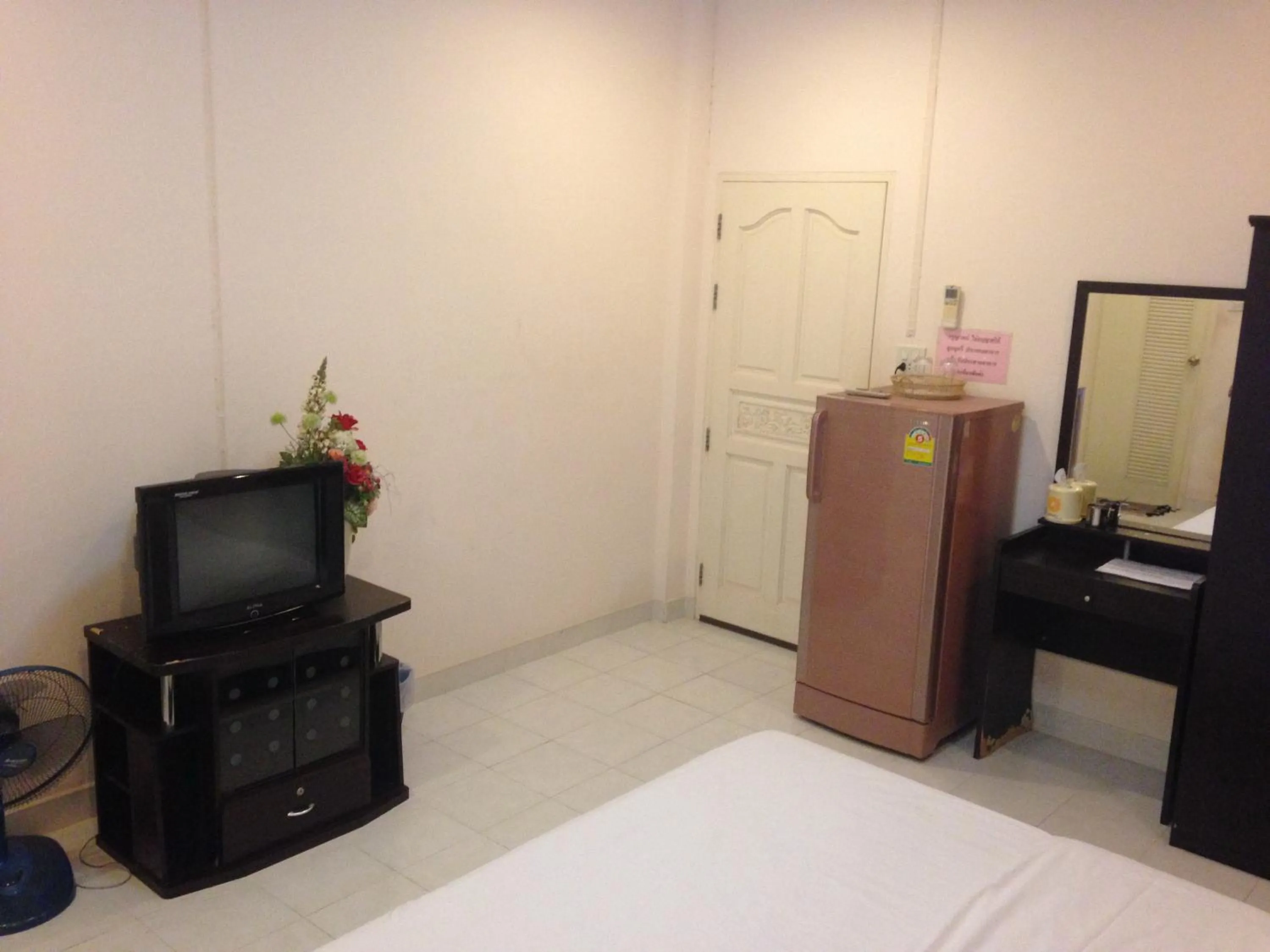 Photo of the whole room in Jaroonwej Bangsaen