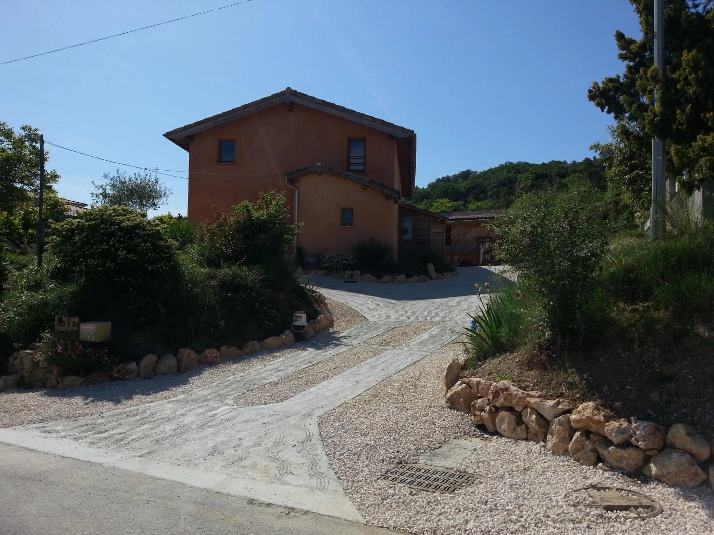 Facade/entrance in Brindepaille