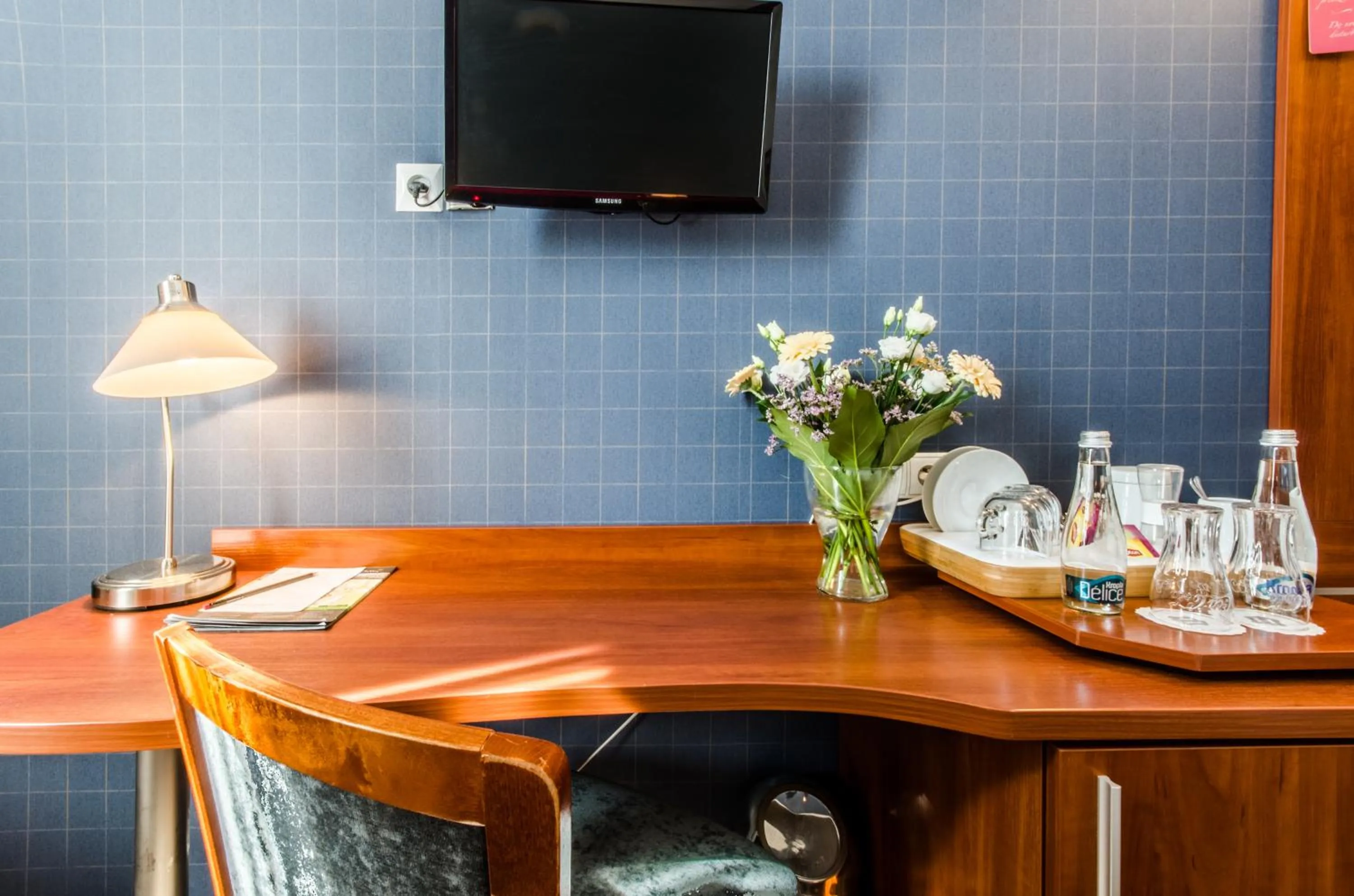 Coffee/tea facilities in Locomotiva