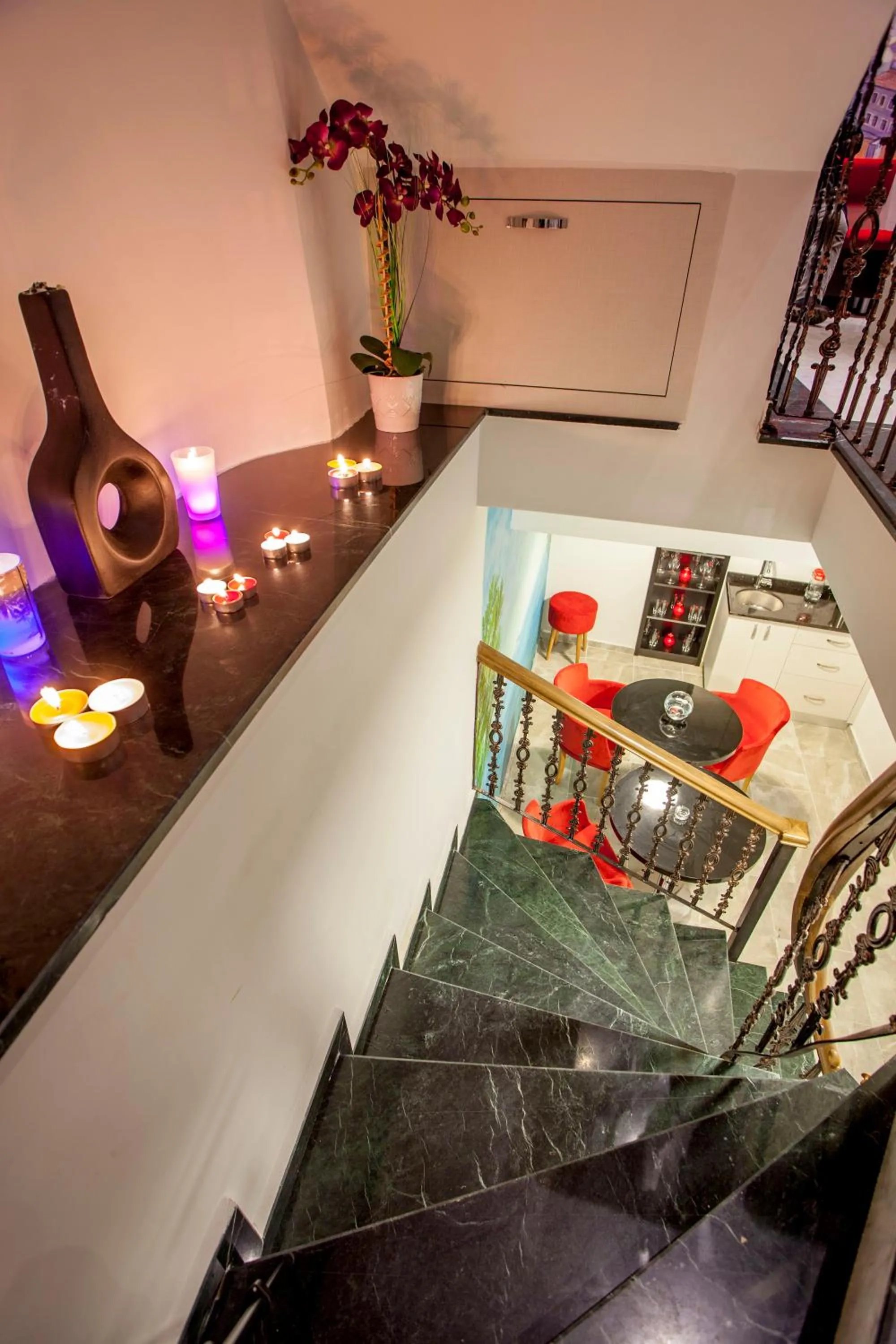 Communal kitchen in Taksim Sem House