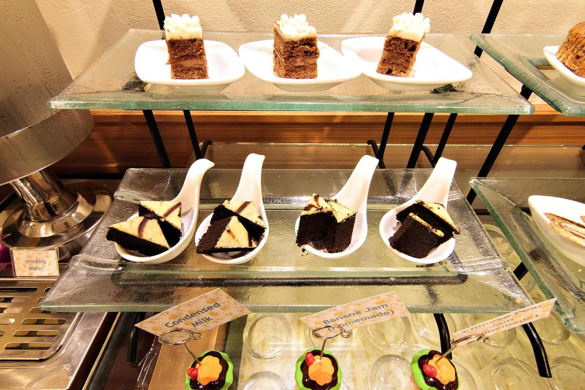 Restaurant/places to eat in Bossotel Bangkok