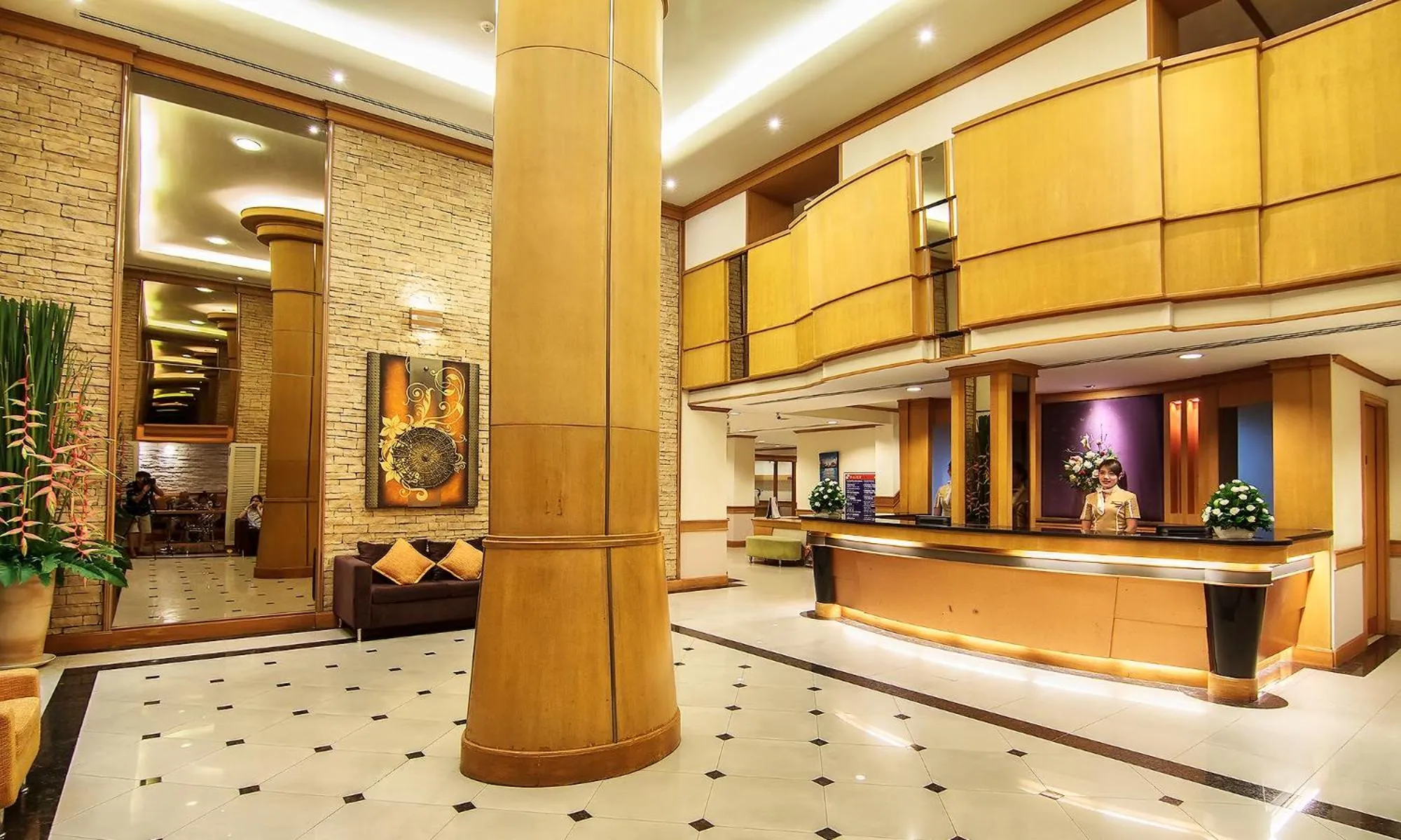 Lobby or reception in Bossotel Bangkok