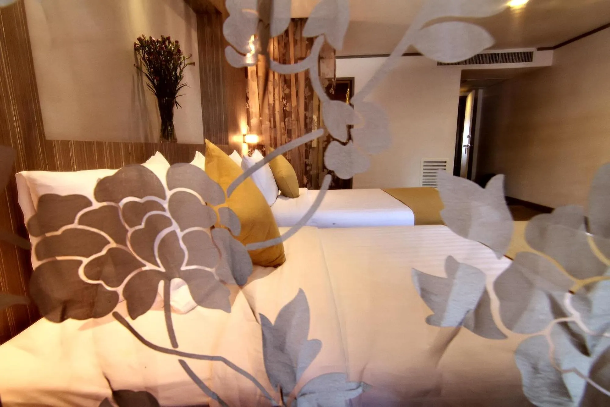 Bedroom, Bed in Bossotel Bangkok