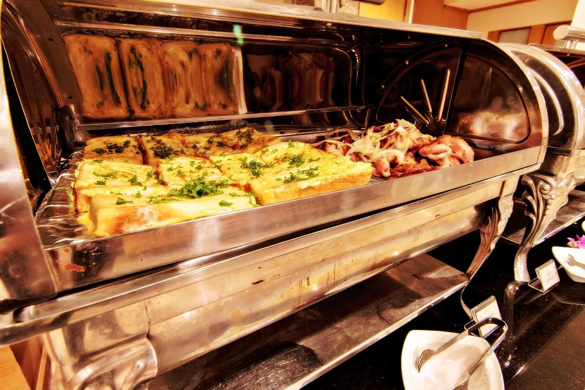 Restaurant/places to eat in Bossotel Bangkok