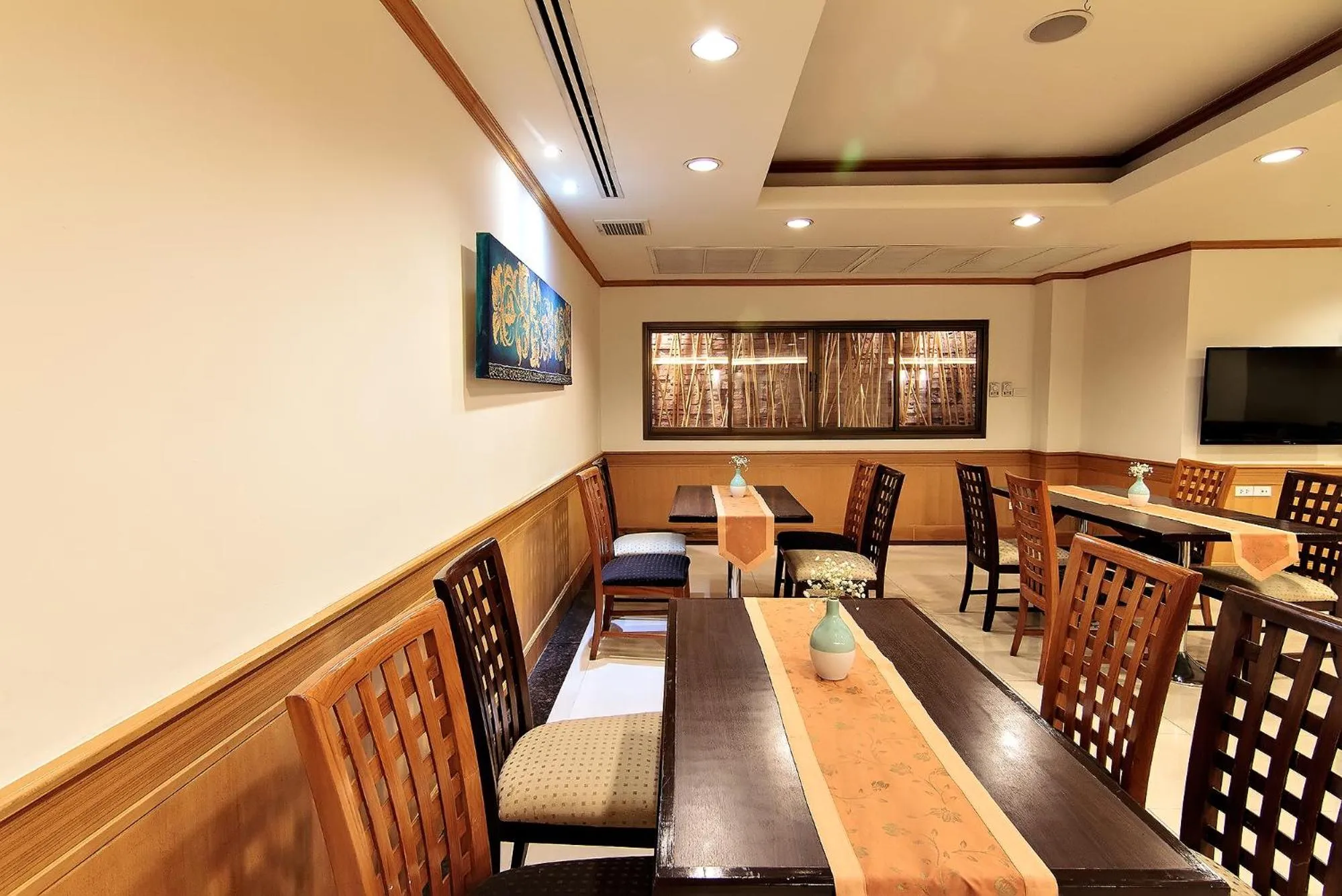 Restaurant/places to eat in Bossotel Bangkok