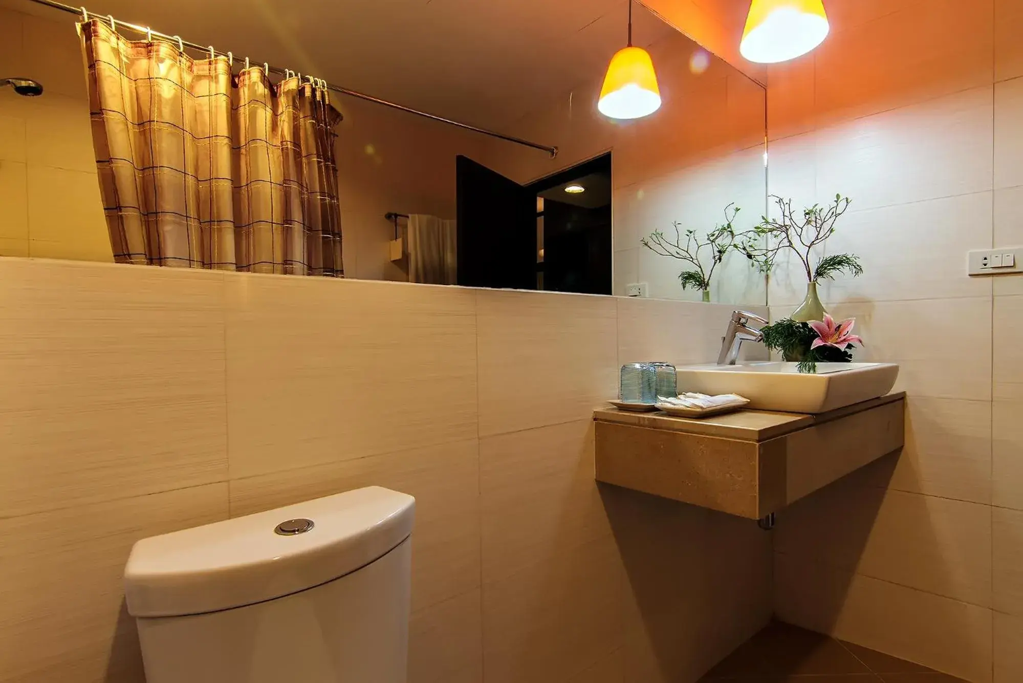 Standard Double or Twin Room in Bossotel Bangkok Standard Double or Twin Room in Bossotel Bangkok