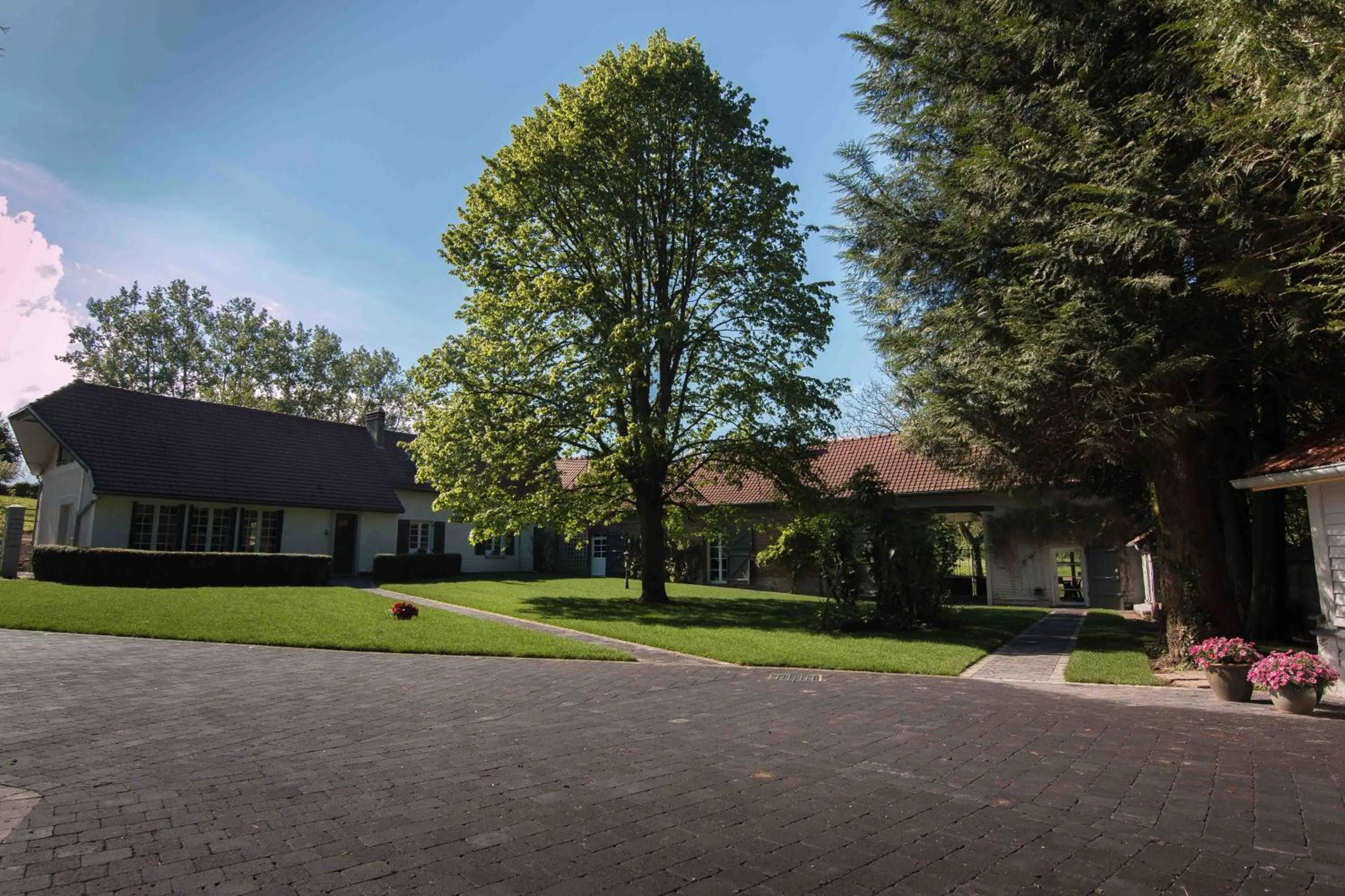 Property building in La Pomme Pétillante