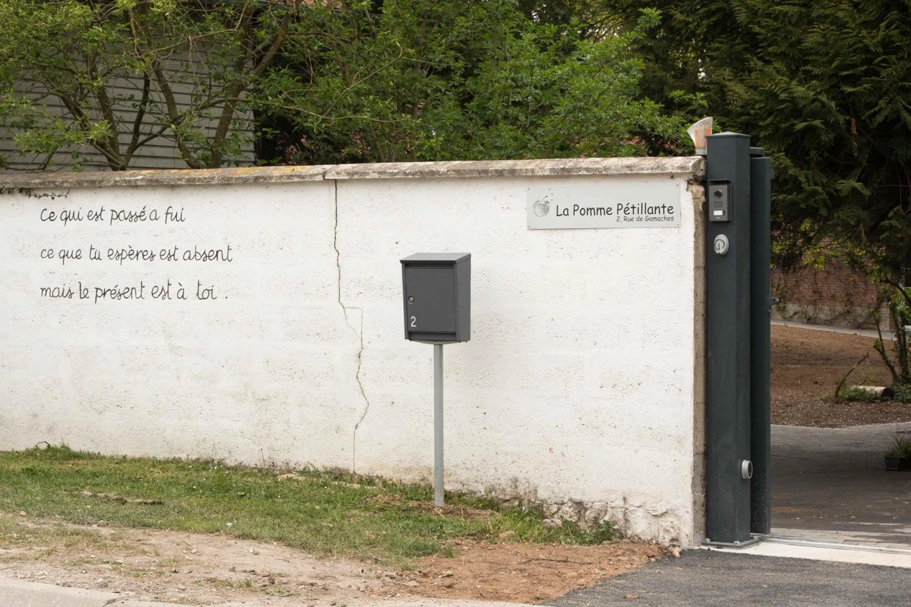 Facade/entrance in La Pomme Pétillante