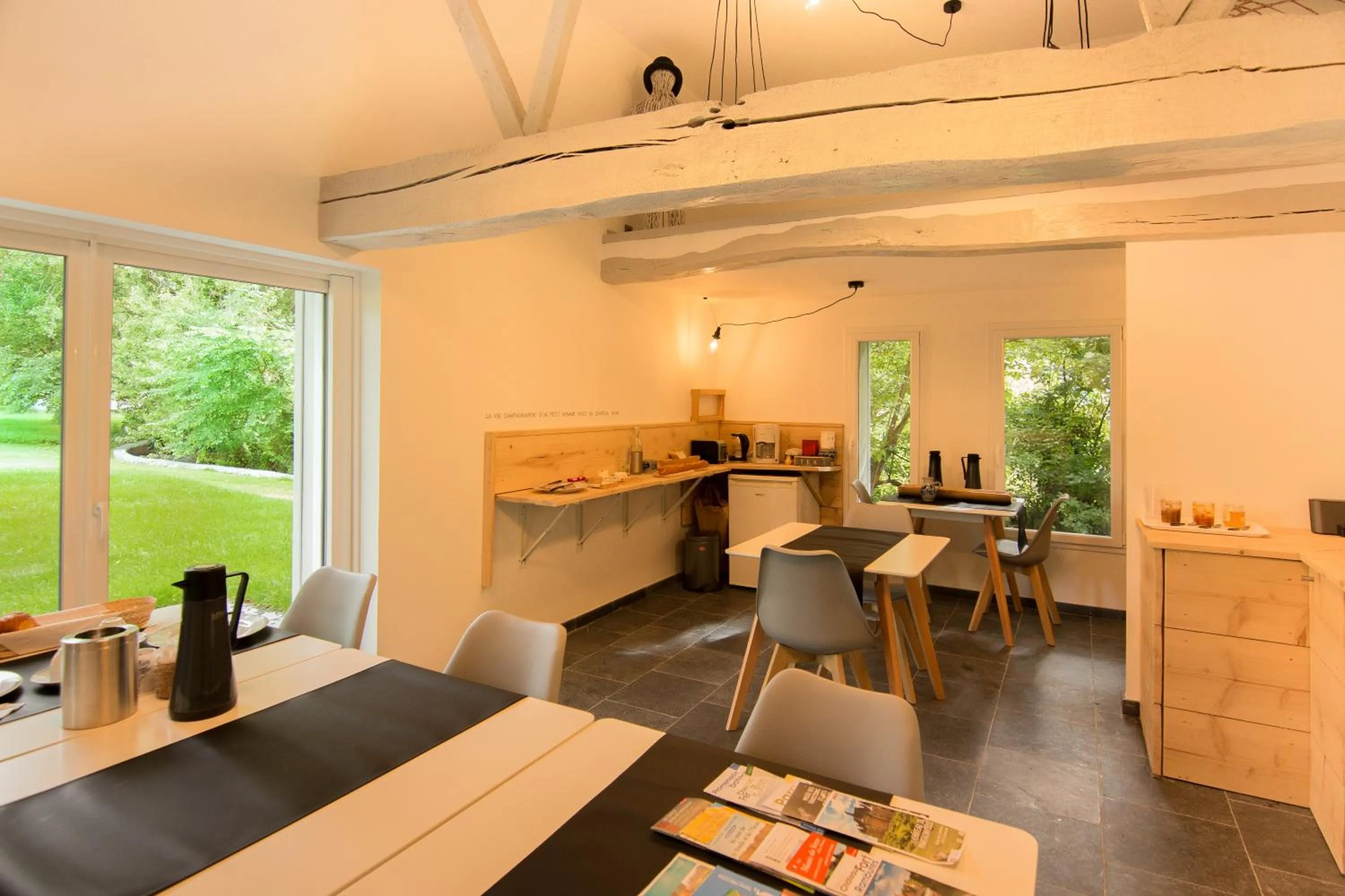 Buffet breakfast in La Pomme Pétillante