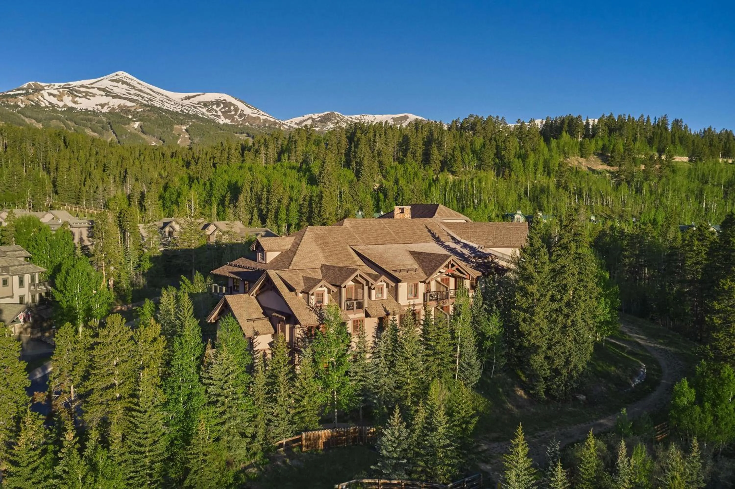 Property building in Mountain Thunder Lodge, A Vail Resorts Property