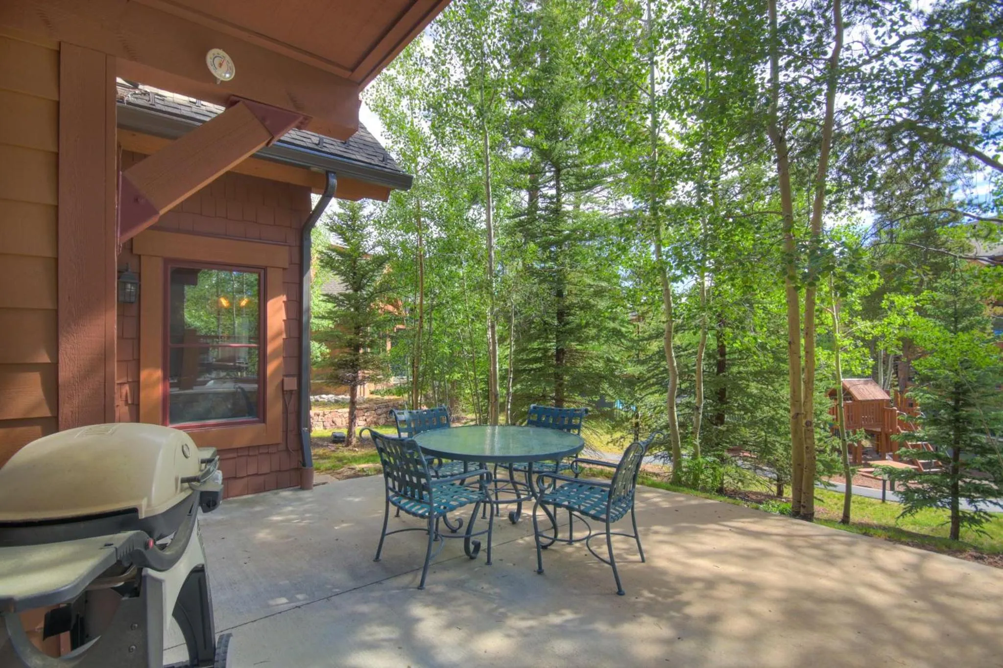 Photo of the whole room in Mountain Thunder Lodge