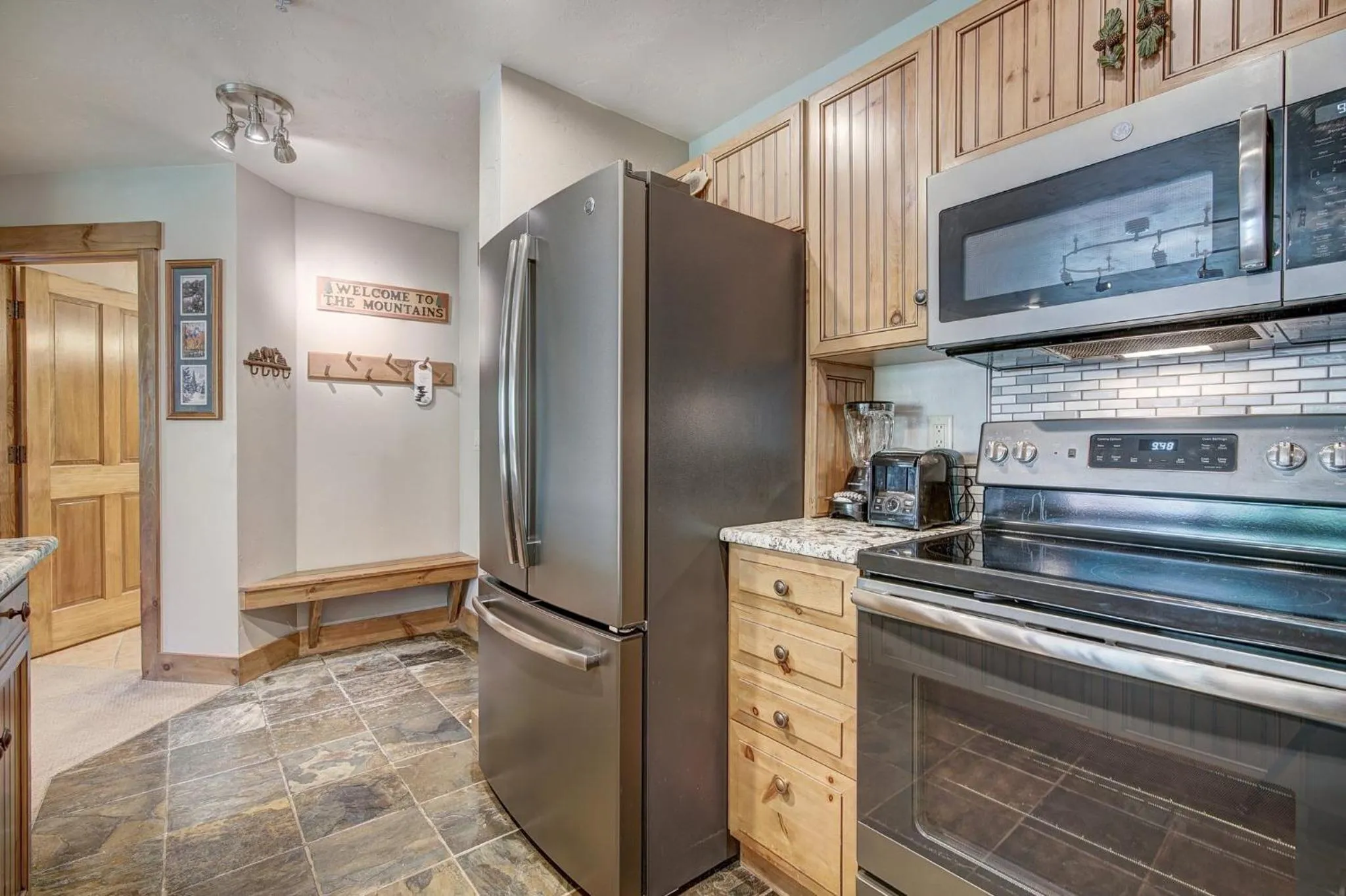 Kitchen or kitchenette in Mountain Thunder Lodge