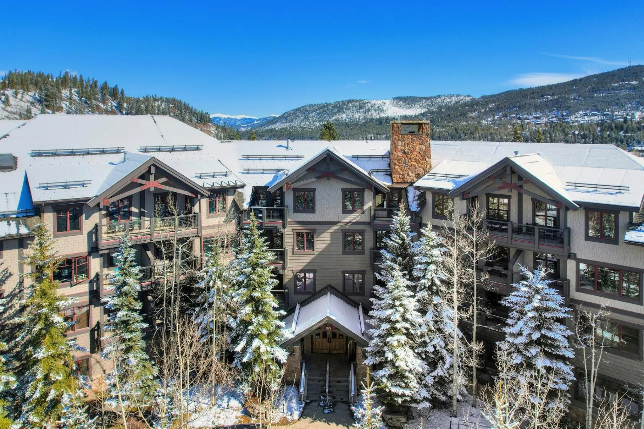 Property building in Mountain Thunder Lodge, A Vail Resorts Property